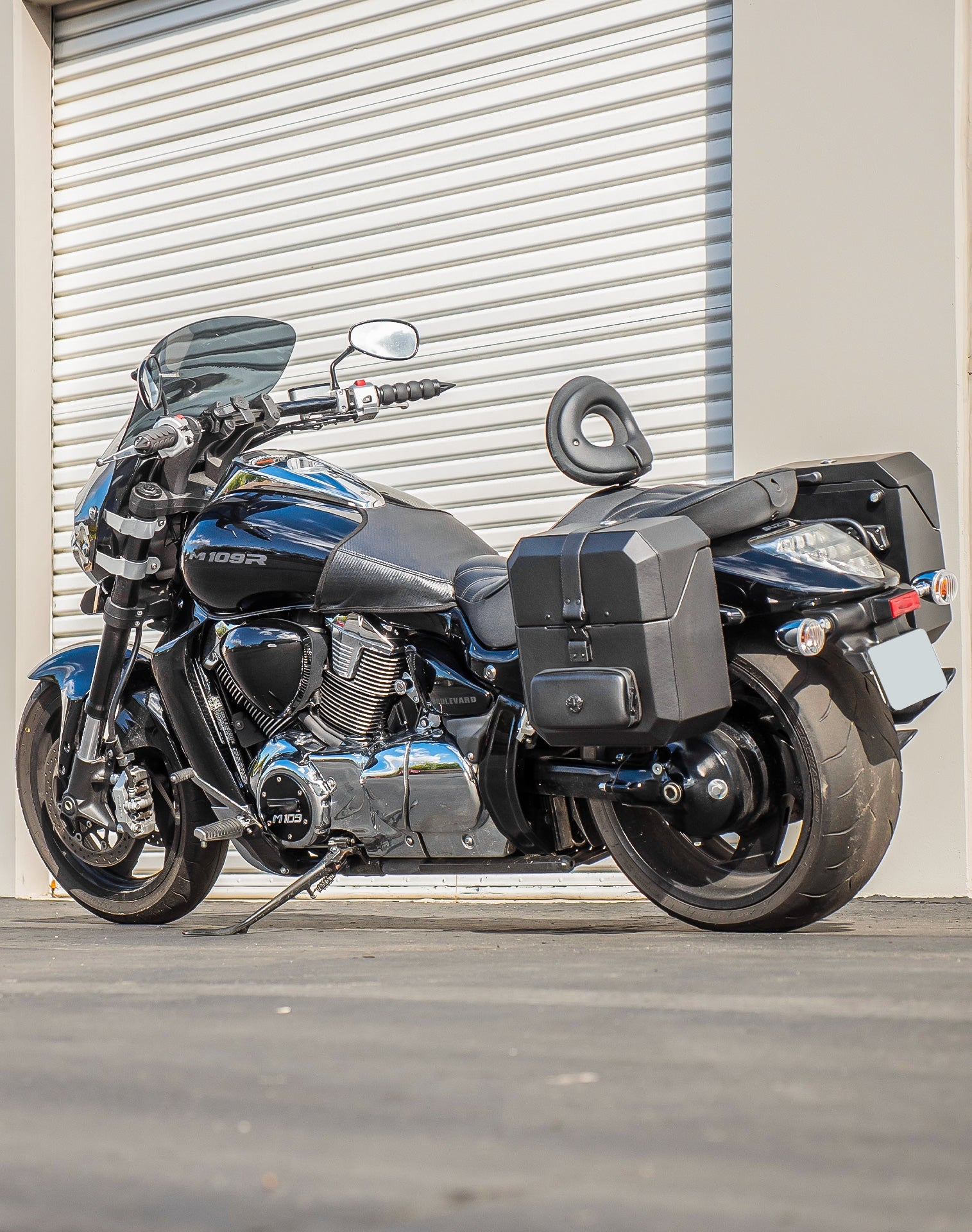15L - Outlaw Quick Mount Medium Suzuki Boulevard M109 VZR1800 Hard Solo Alforja (Left Only)