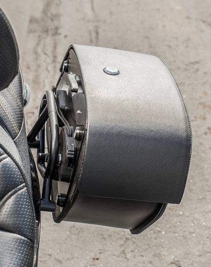 28L - Baelor Medium Quick Mount Suzuki Boulevard M109 VZR1800 Motocicleta Alforjas