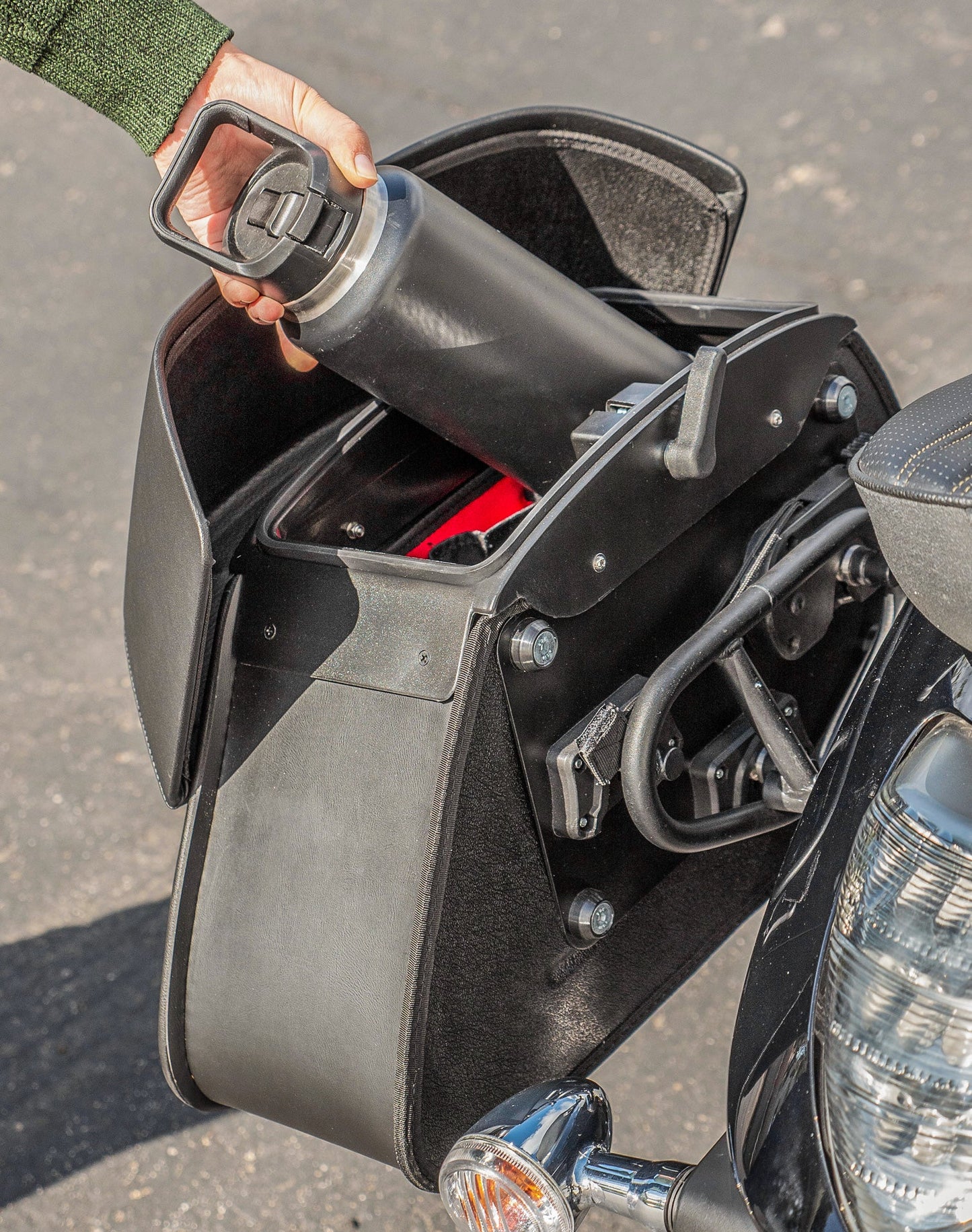 28L - Baelor Medium Quick Mount Suzuki Boulevard M109 VZR1800 Motocicleta Alforjas