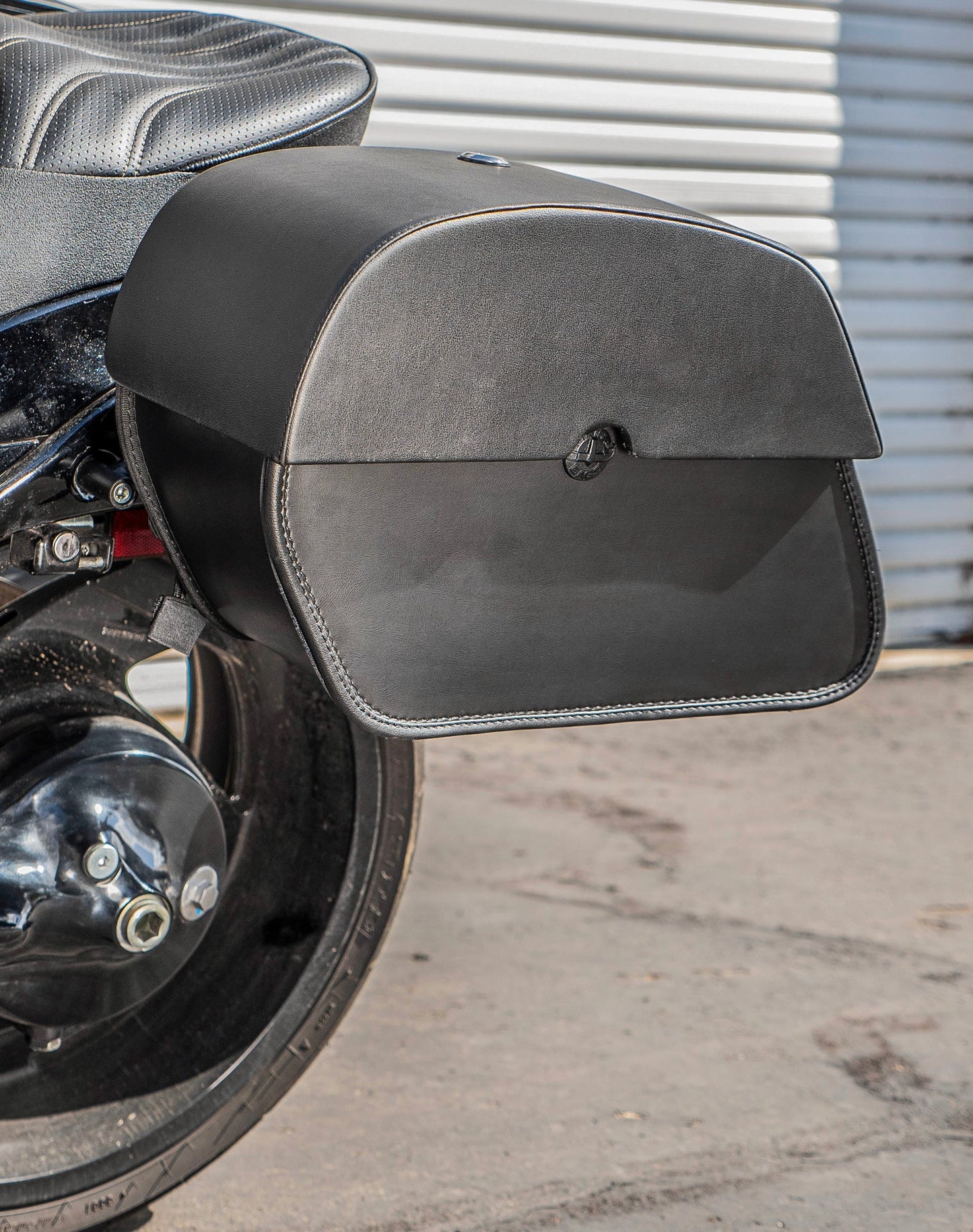 28L - Panzer Medium Quick Mount Suzuki Boulevard M109 VZR1800 Motocicleta Alforjas