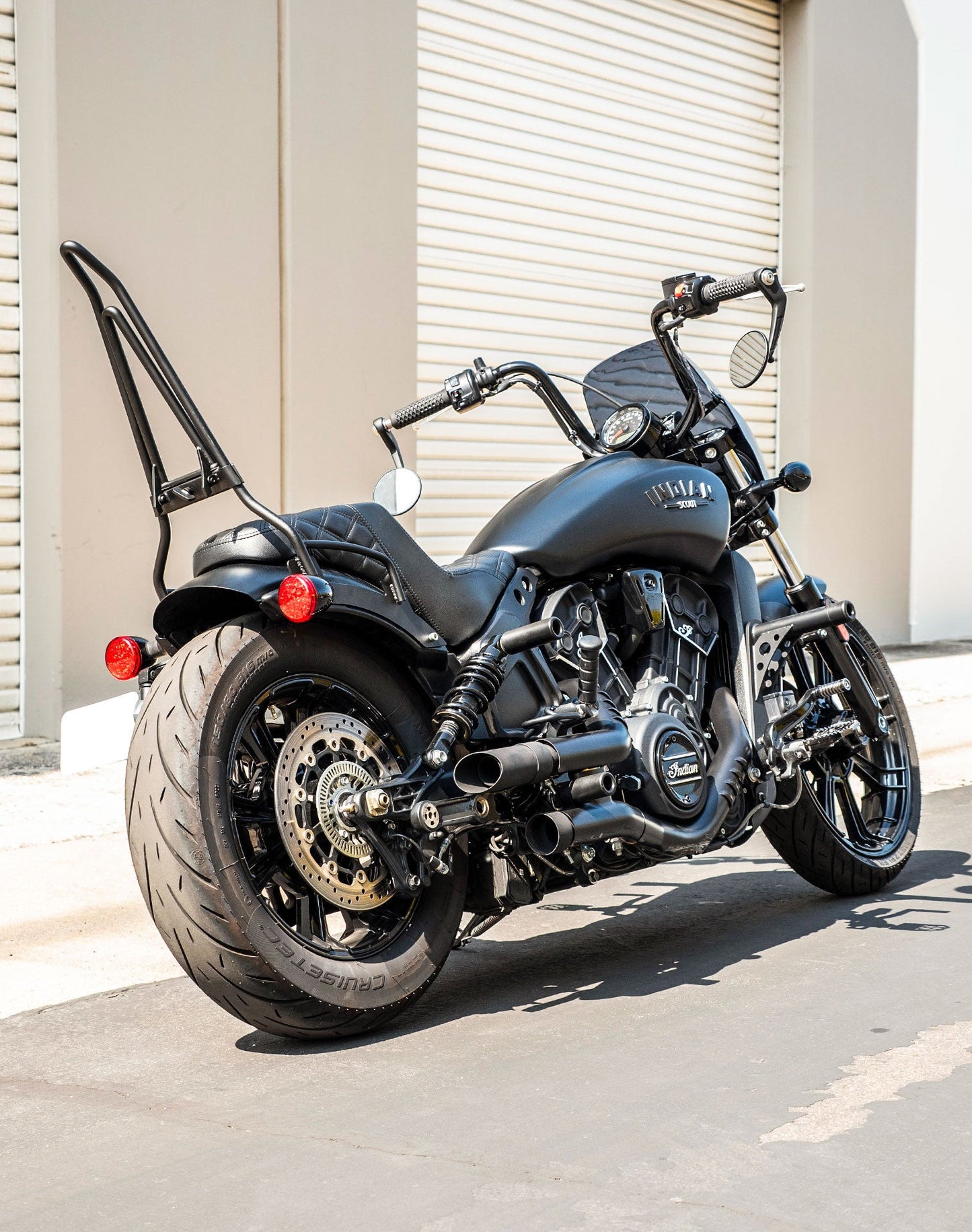 Iron Born Blade 25" Sissy bar with Foldable Luggage Rack para Indian Scout Bobber Sixty Matte Black