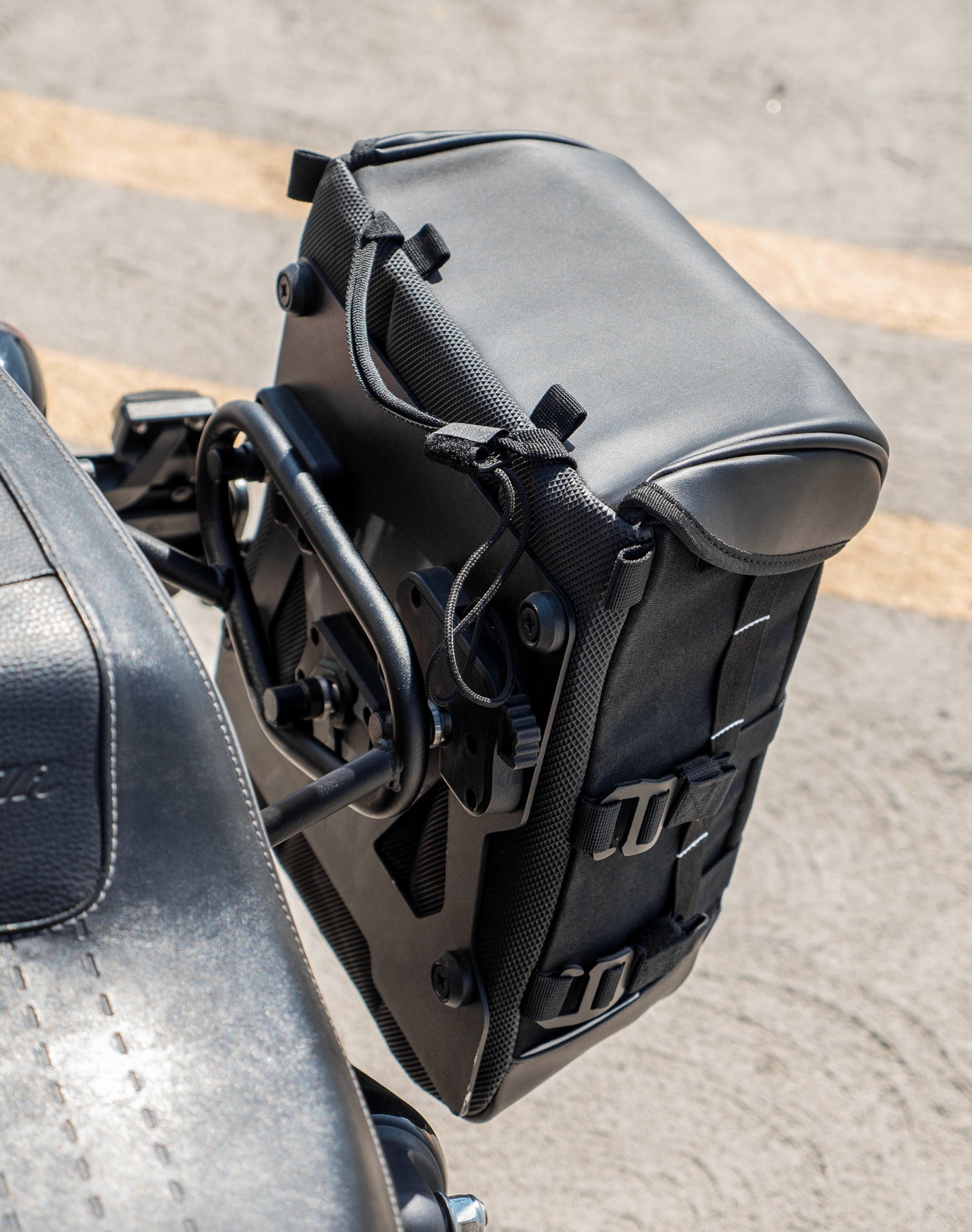 15L - Incognito Quick Mount Medium Indian Super Chief Solo Alforja (Left Only)