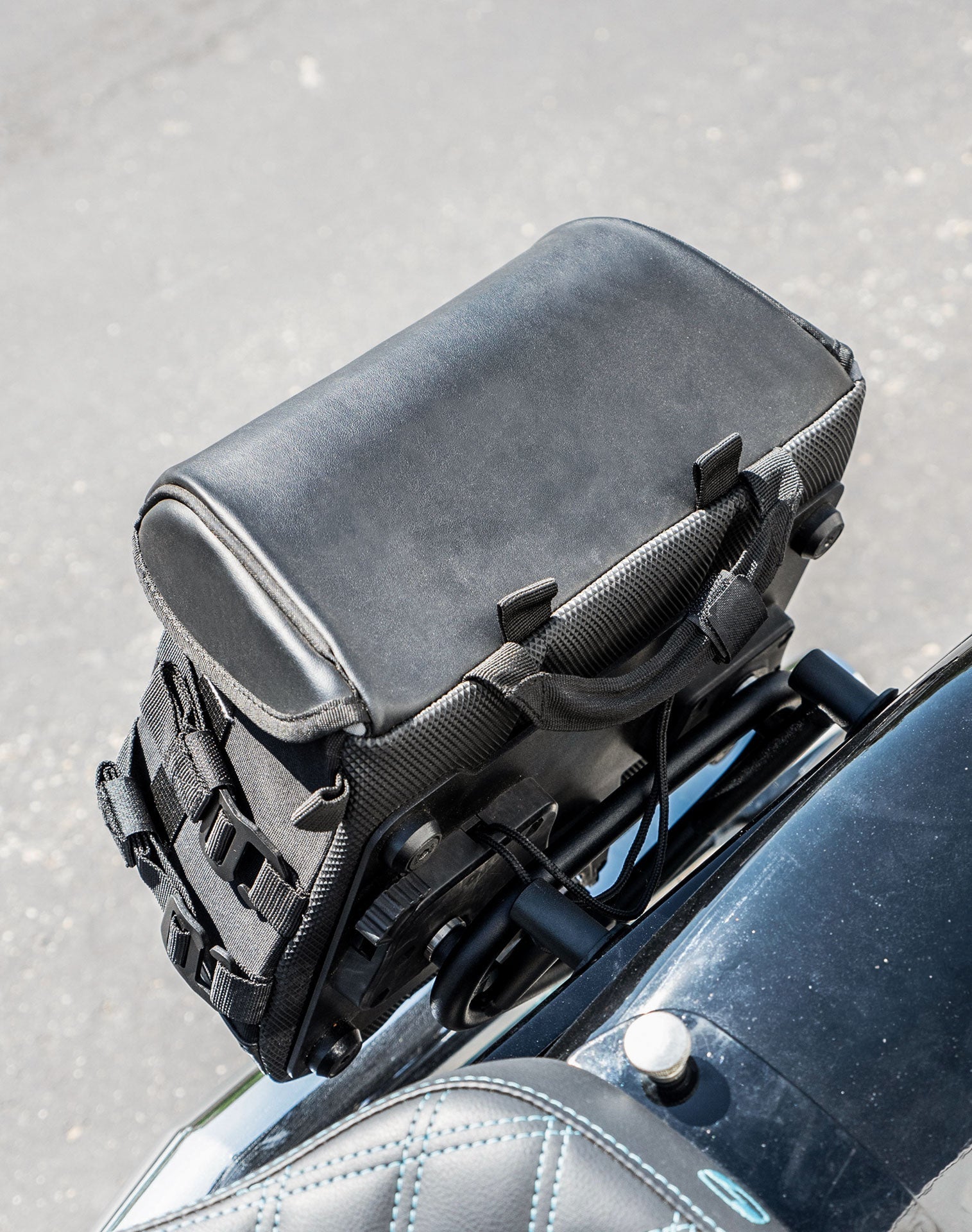 10L - Incognito Quick Mount Small Solo Motocicleta Alforja (Right Only) para Harley Softail Heritage FLHC/S