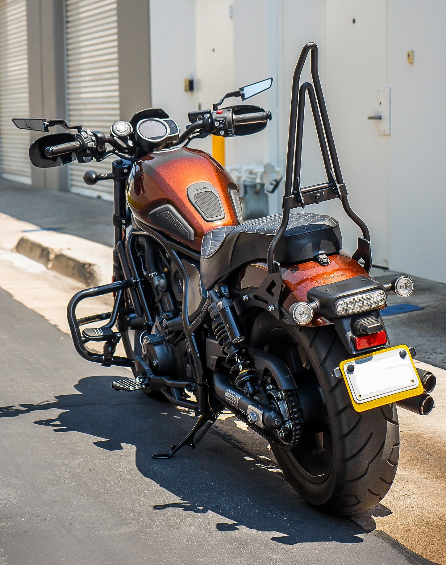 Iron Born Blade 25" Sissy bar with Foldable Luggage Rack para Honda Rebel 1100 CMX1100 Matte Black