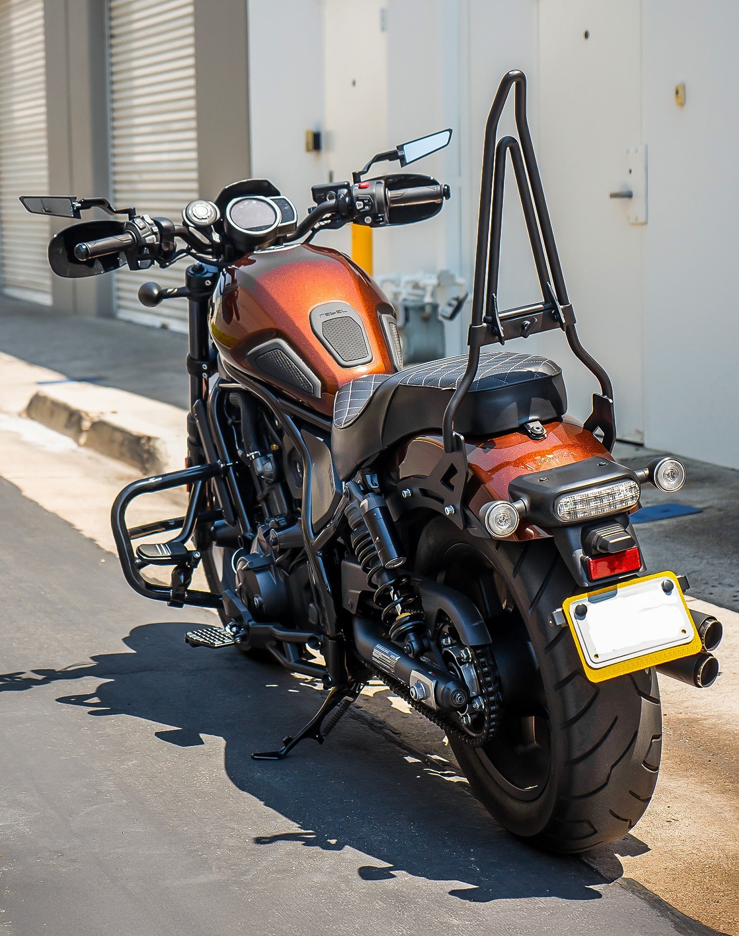 Iron Born Blade 25" Sissy bar with Foldable Luggage Rack para Honda Rebel 1100 CMX1100 Matte Black
