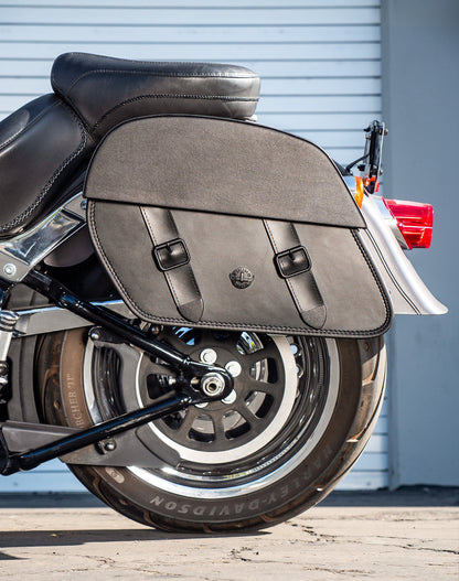 28L - Baelor Medium Quick Mount Motocicleta Alforjas para Harley Softail Fat Boy Lo FLSTFB