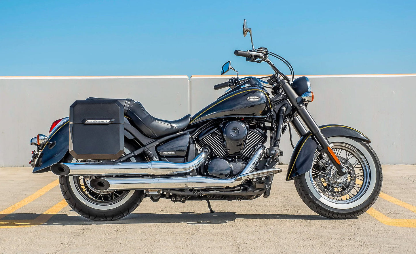 15L - Outlaw Quick Mount Medium Kawasaki Vulcan 900 Classic VN900 Painted Hard Solo Alforja (Right Only)