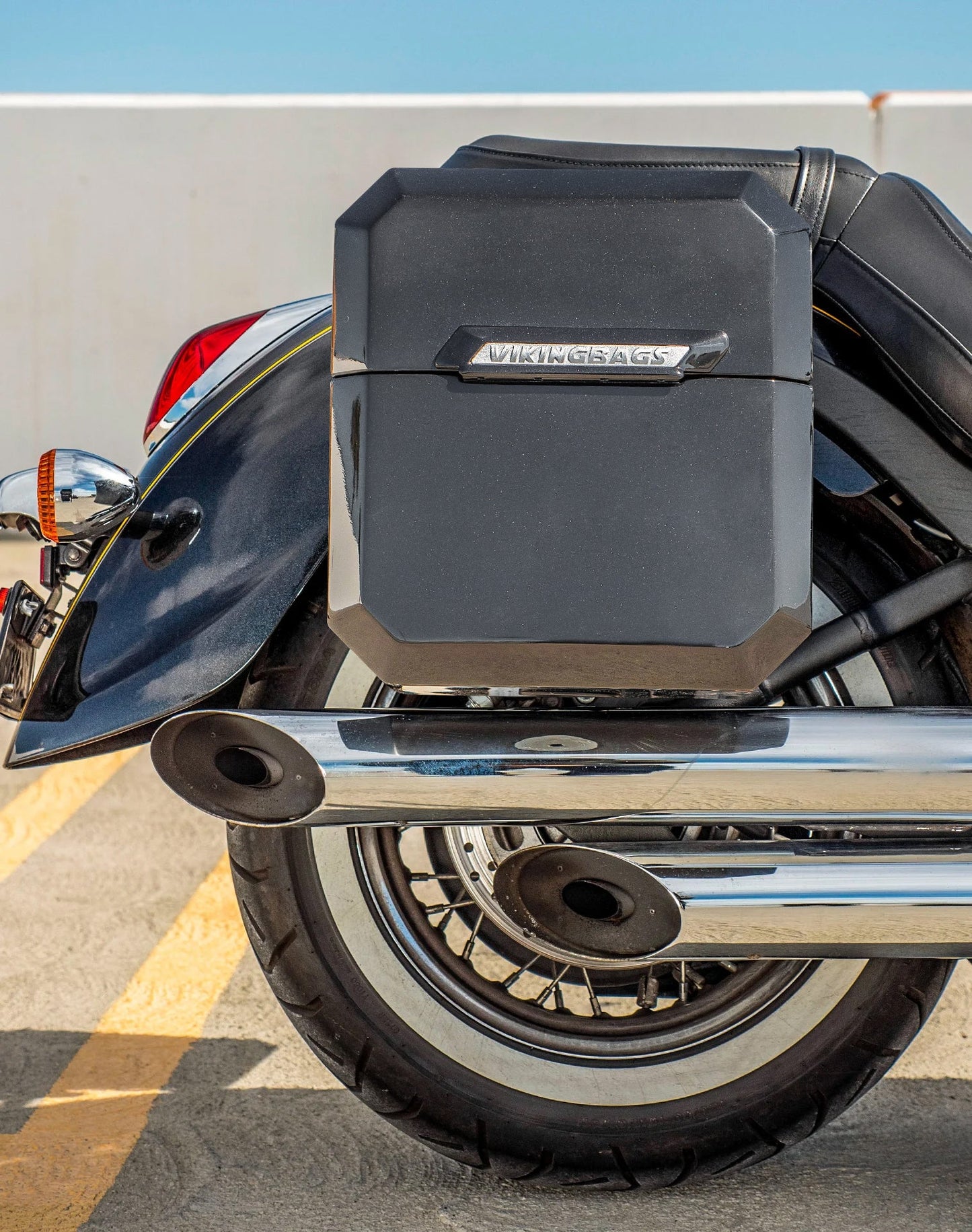 15L - Outlaw Quick Mount Medium Kawasaki Vulcan 900 Classic VN900 Painted Hard Solo Alforja (Right Only)