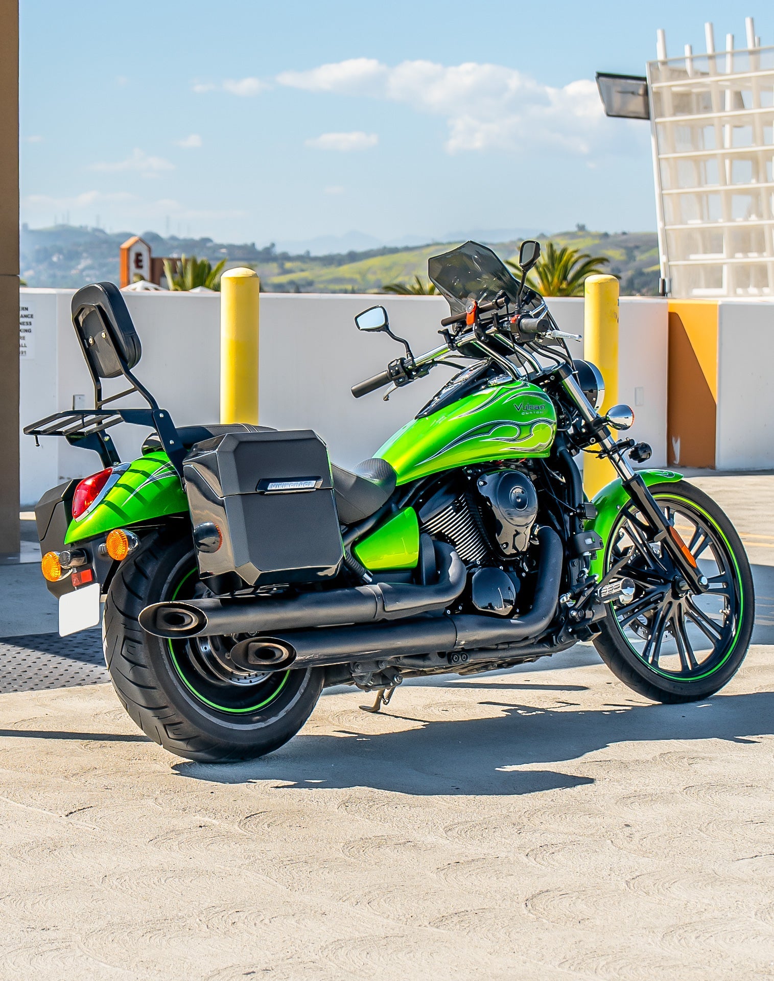 15L - Outlaw Quick Mount Medium Kawasaki Vulcan 900 Custom Painted Hard Solo Alforja (Right Only)