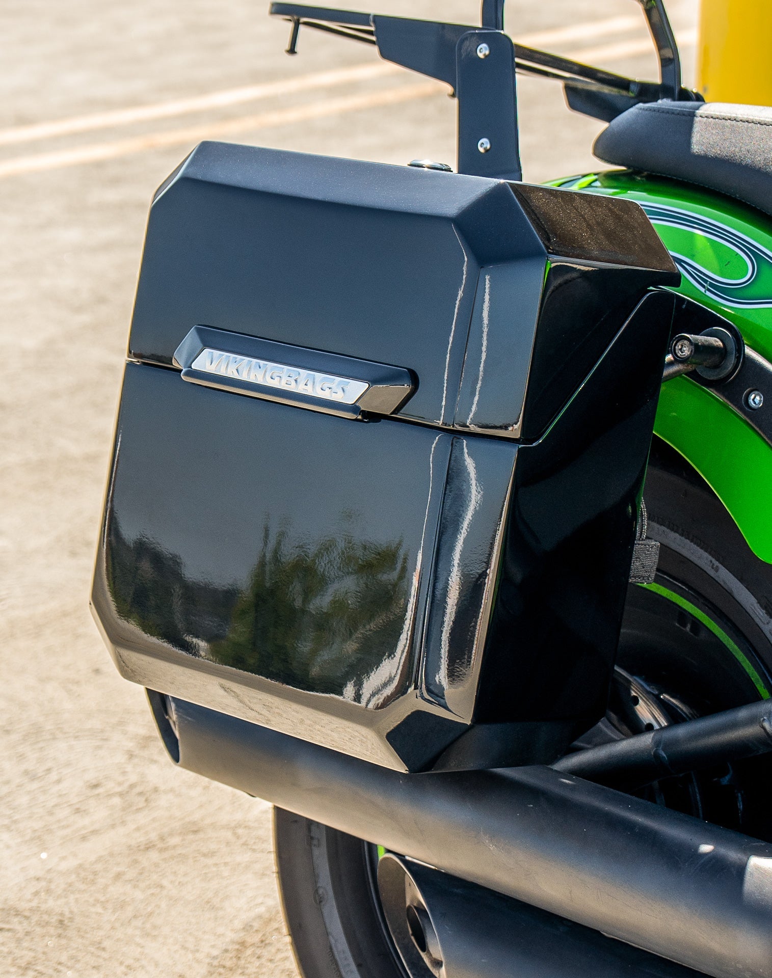15L - Outlaw Quick Mount Medium Kawasaki Vulcan 900 Custom Painted Hard Solo Alforja (Right Only)