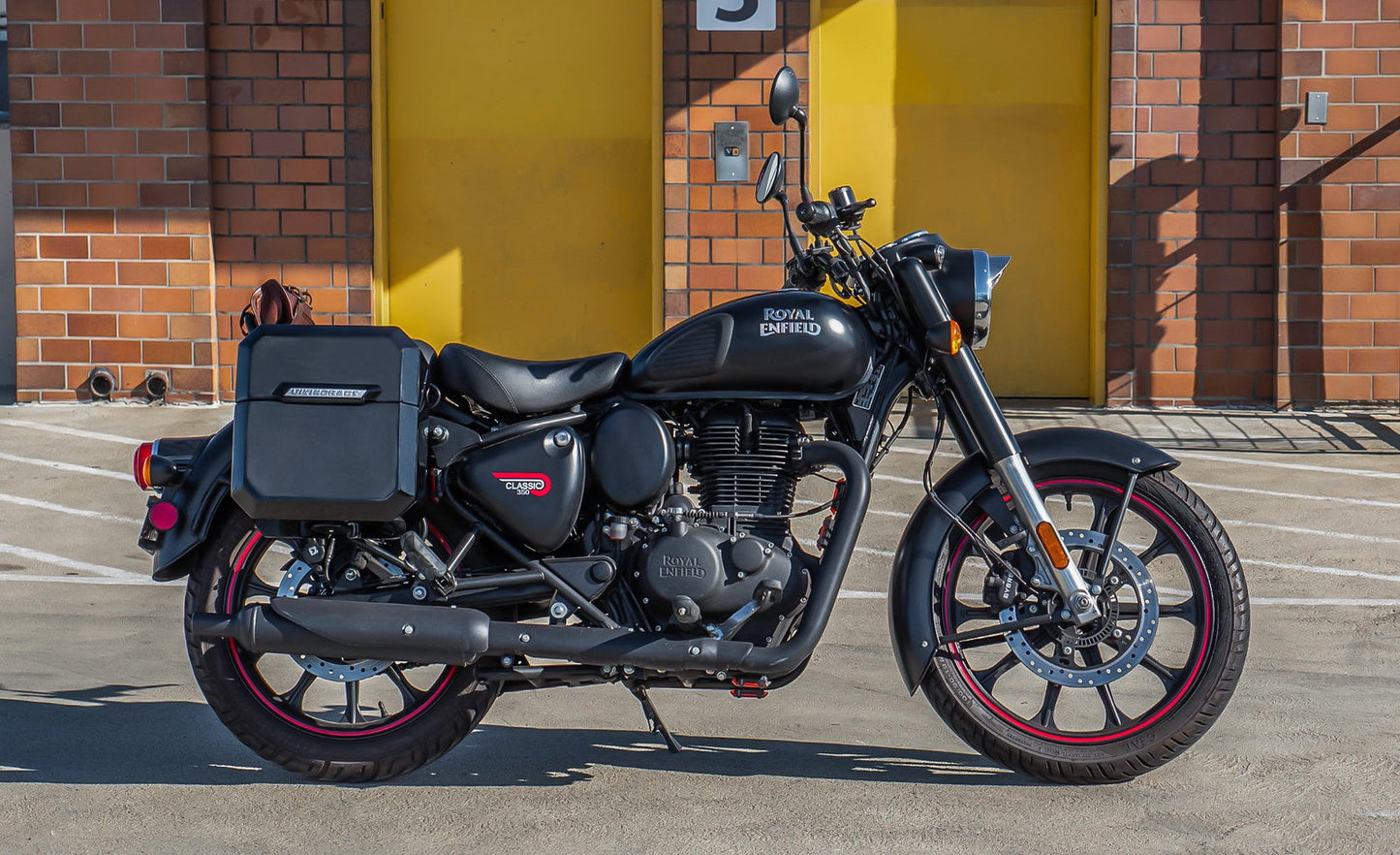 15L - Outlaw Quick Mount Medium Royal Enfield Classic 350 Painted Hard Solo Alforja (Right Only)