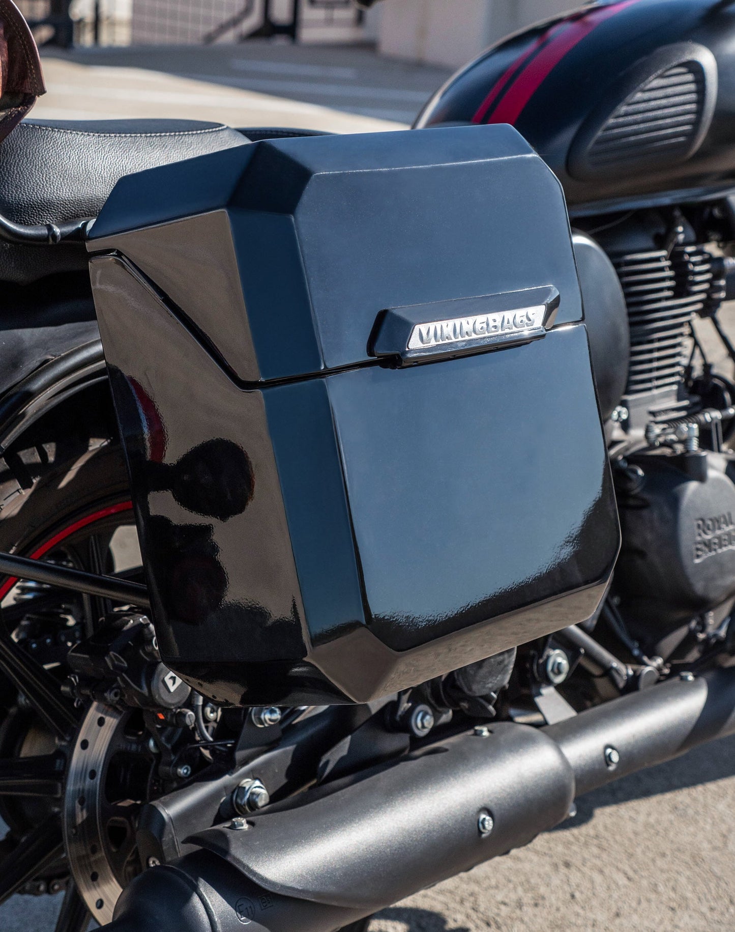 15L - Outlaw Quick Mount Medium Royal Enfield Classic 350 Painted Hard Solo Alforja (Right Only)