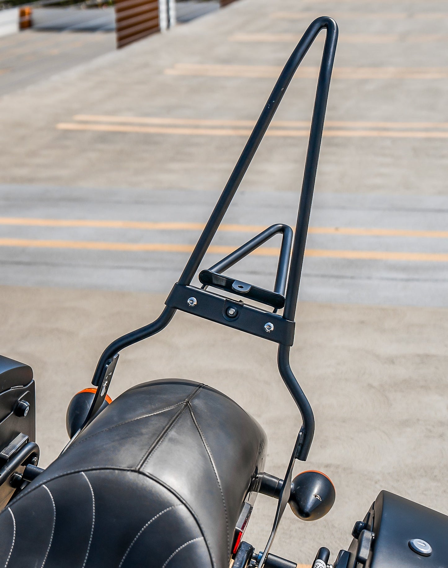 Iron Born 25" Sissy bar with Foldable Luggage Rack para Honda Shadow 750 Phantom Matte Black