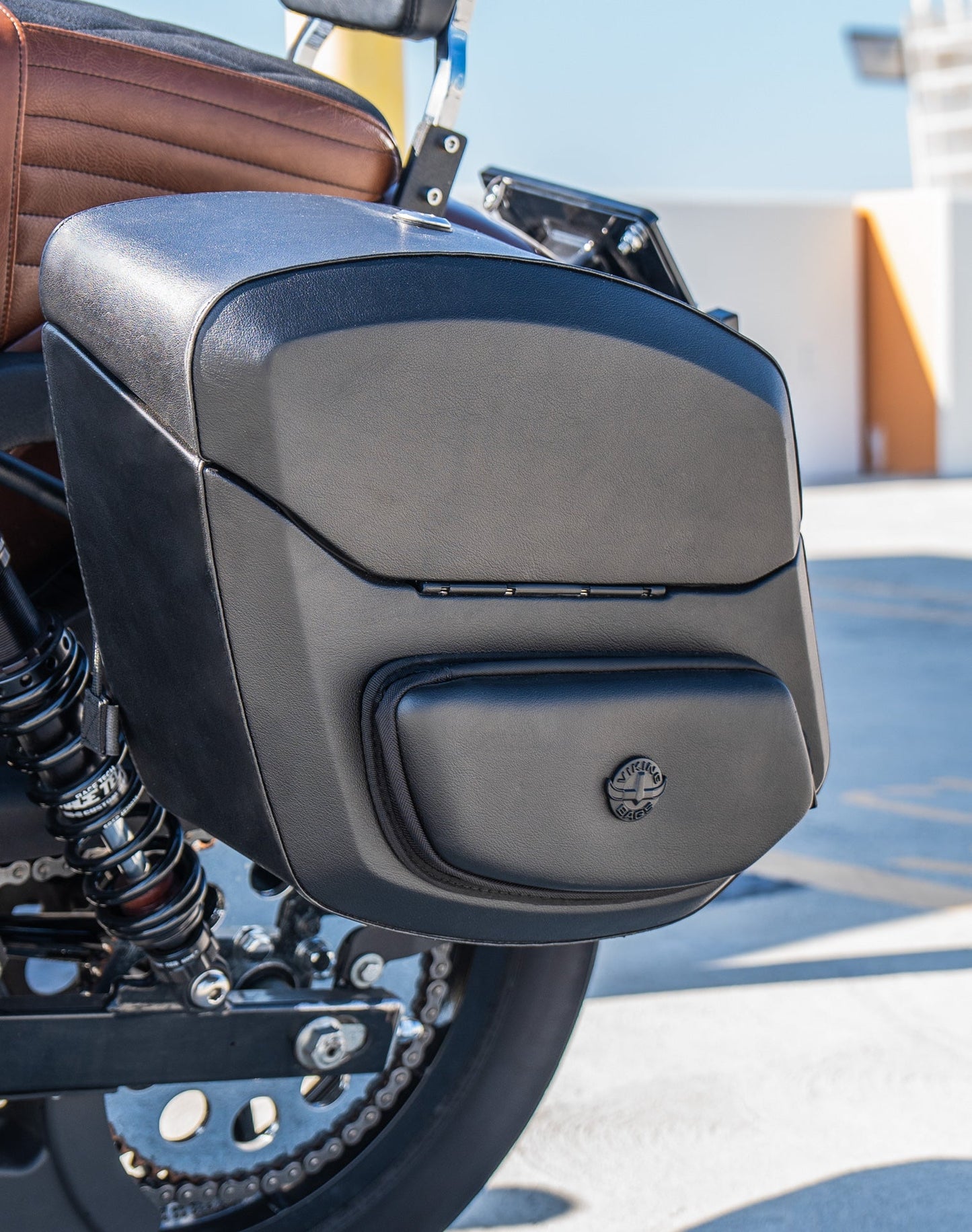 12L - Ironclad Quick Mount Medium Hard Solo Alforja (Left Only) para Harley Dyna Super Glide Custom FXDC/I