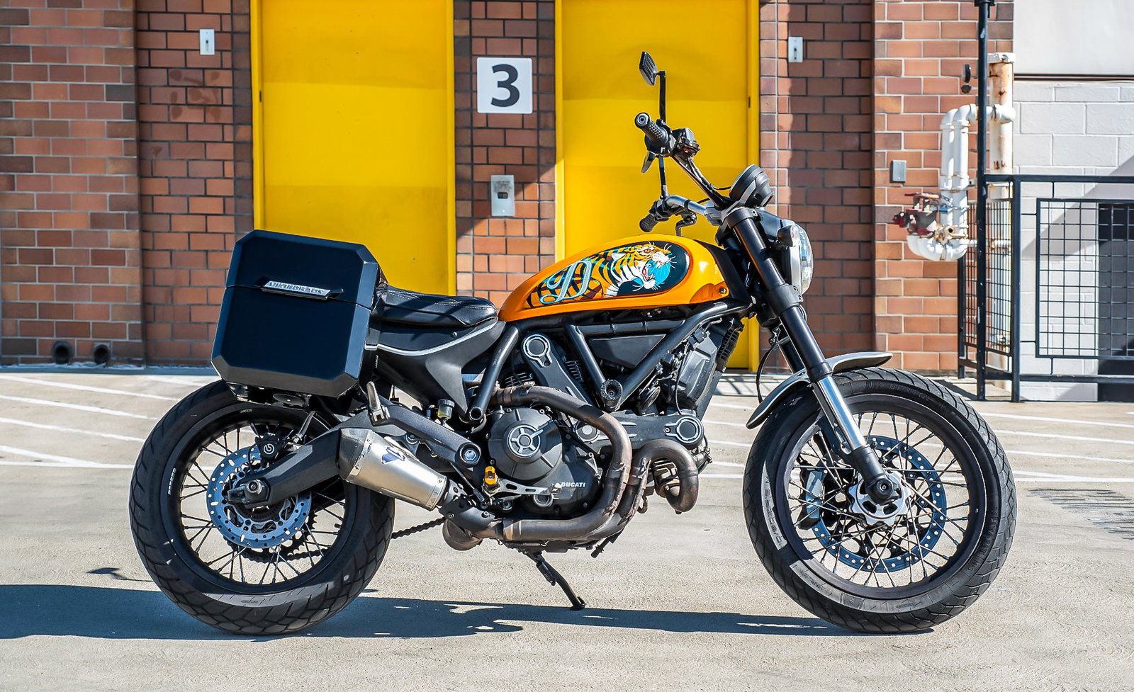 15L - Outlaw Quick Mount Medium Ducati Scrambler (2014-17) Painted Hard Solo Alforja (Right Only)