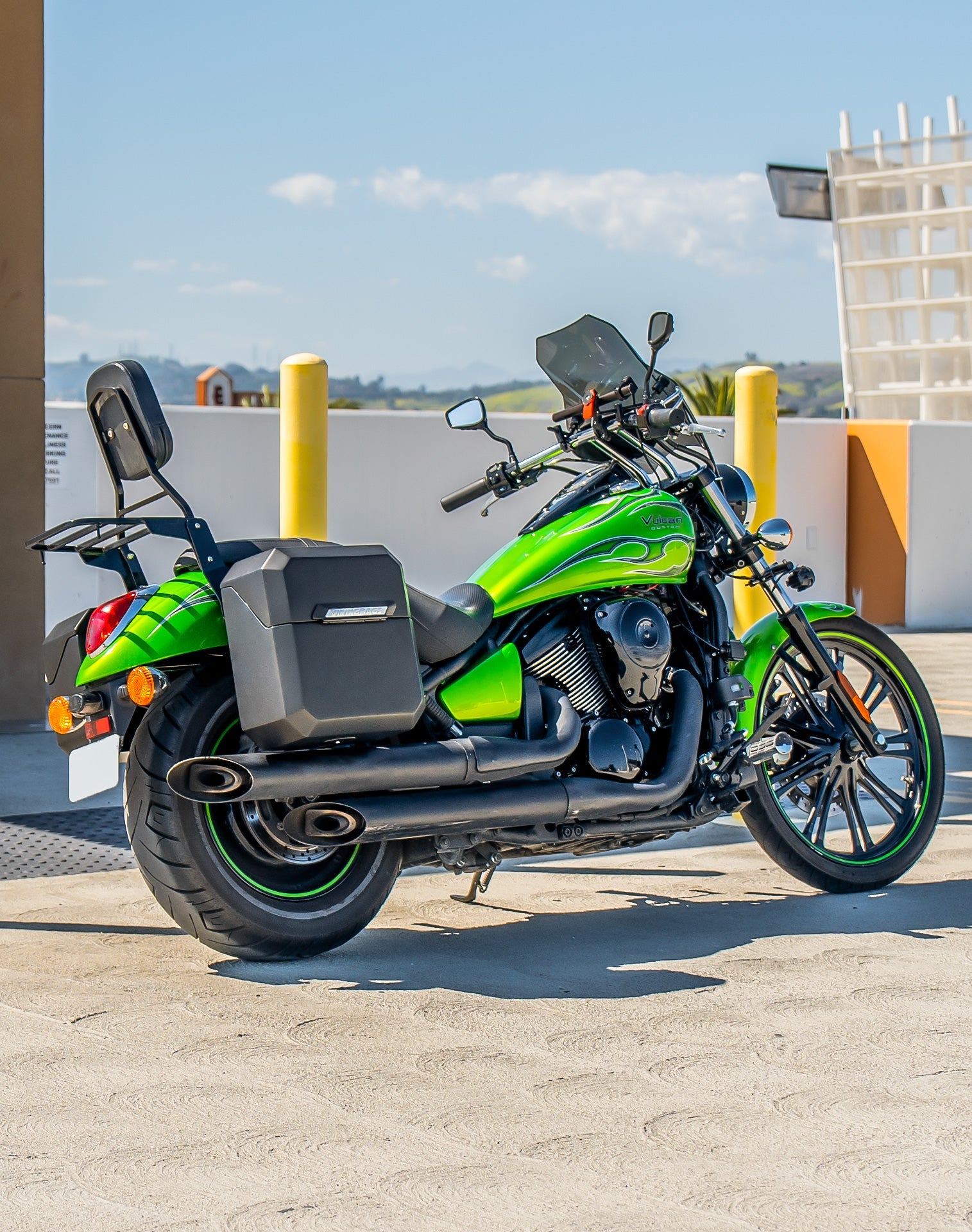 15L - Outlaw Quick Mount Medium Kawasaki Vulcan 900 Custom Matte Hard Solo Alforja (Right Only)