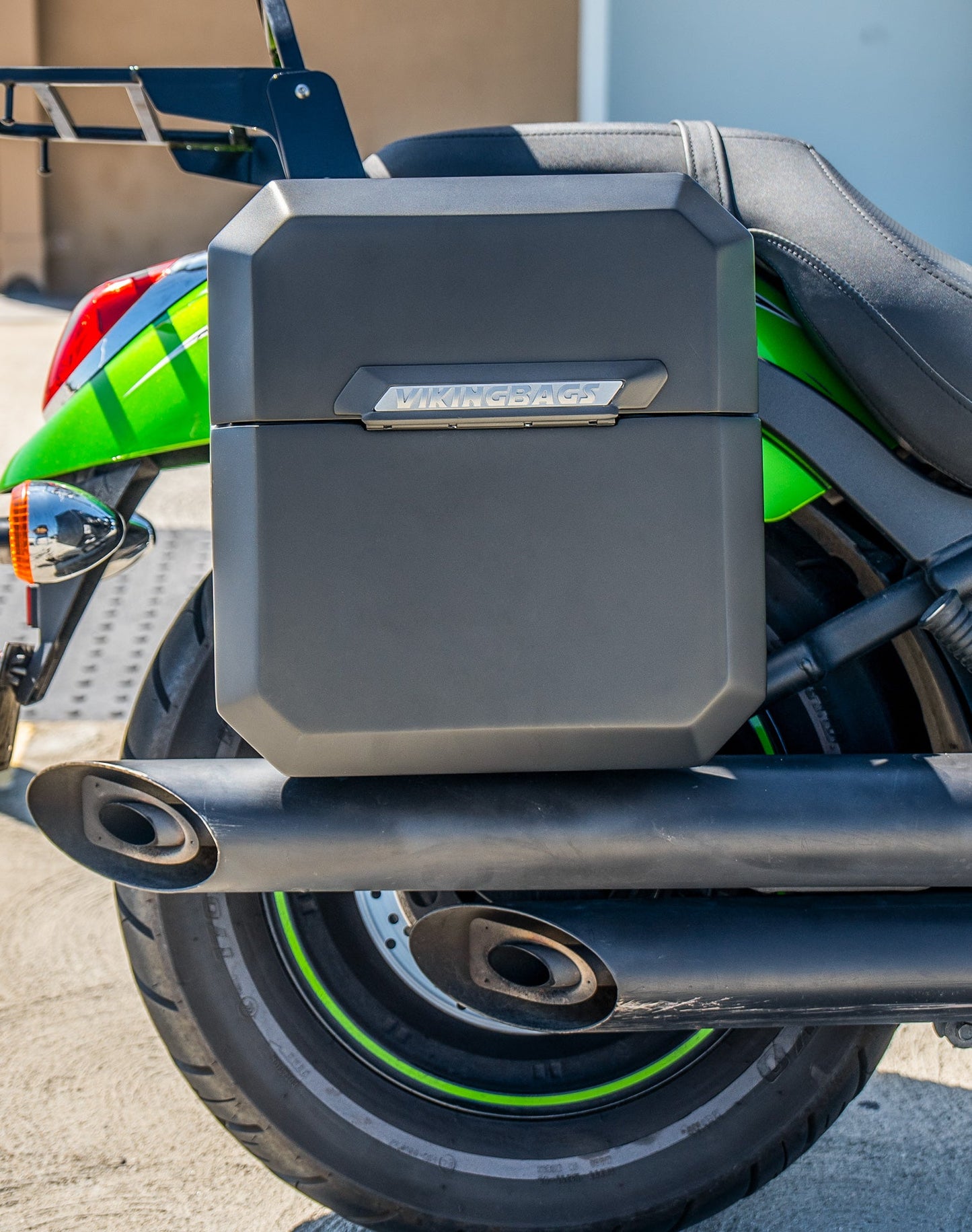 15L - Outlaw Quick Mount Medium Kawasaki Vulcan 900 Custom Matte Hard Solo Alforja (Right Only)
