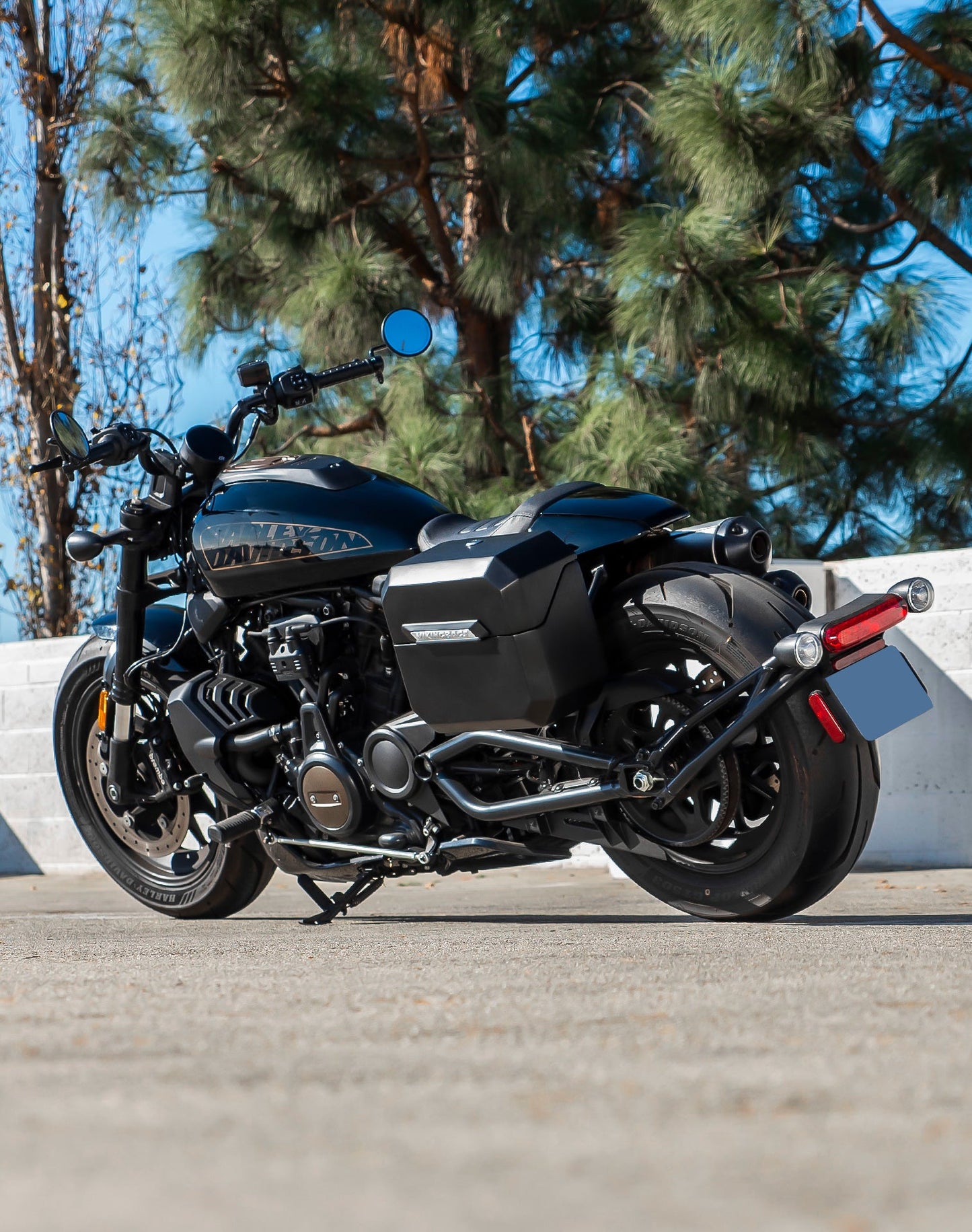10L - Outlaw Quick Mount Small Harley Sportster S (RH1250S) Matte Hard Solo Alforja (Left Only)