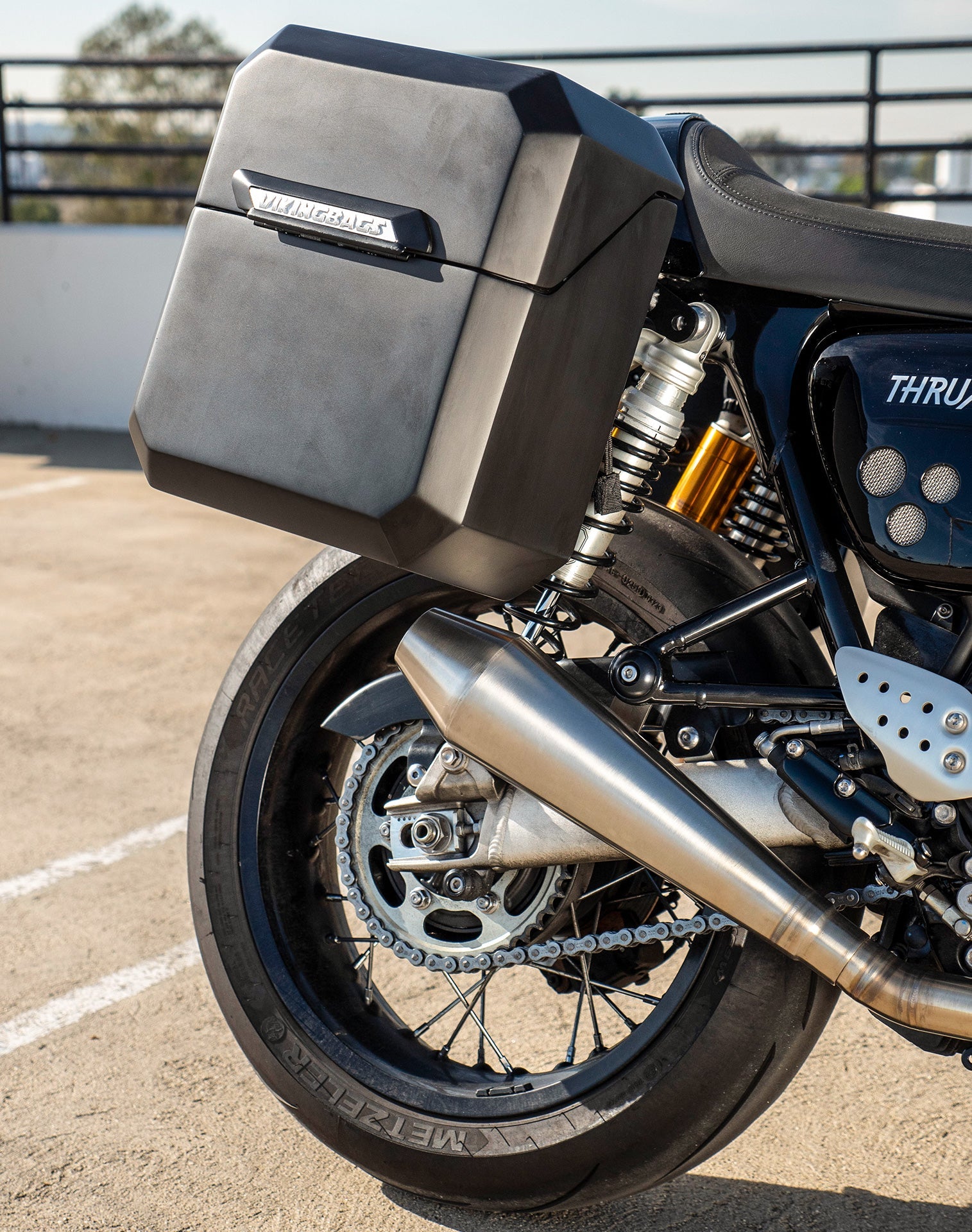 15L - Outlaw Quick Mount Medium Triumph Thruxton RS Matte Hard Solo Alforja (Right Only)