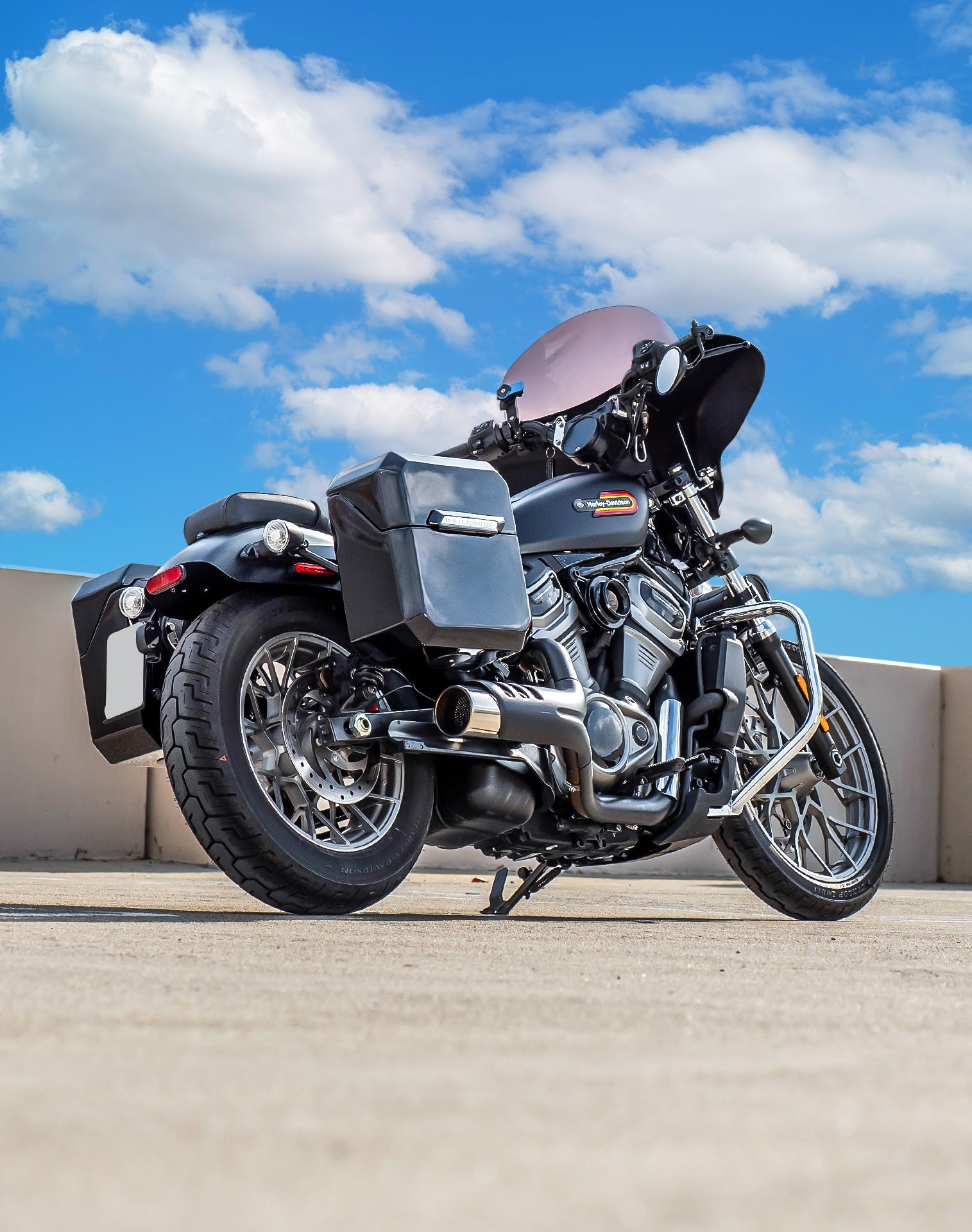 15L - Outlaw Quick Mount Medium Harley Sportster Nightster RH975/S Painted Solo Alforja (Right Only)