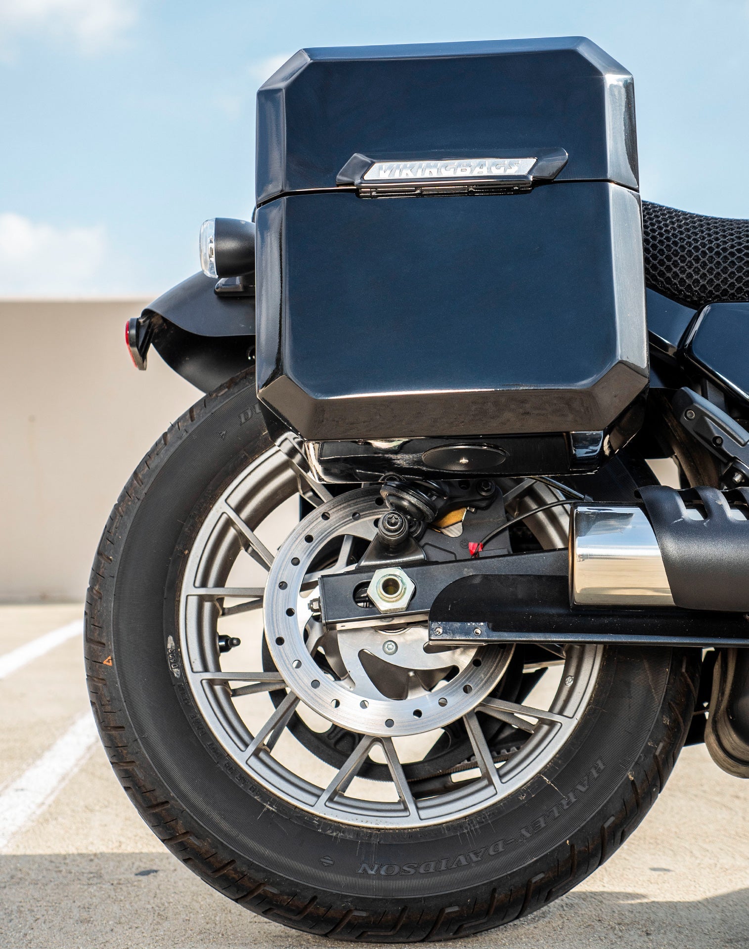 15L - Outlaw Quick Mount Medium Harley Sportster Nightster RH975/S Painted Solo Alforja (Right Only)
