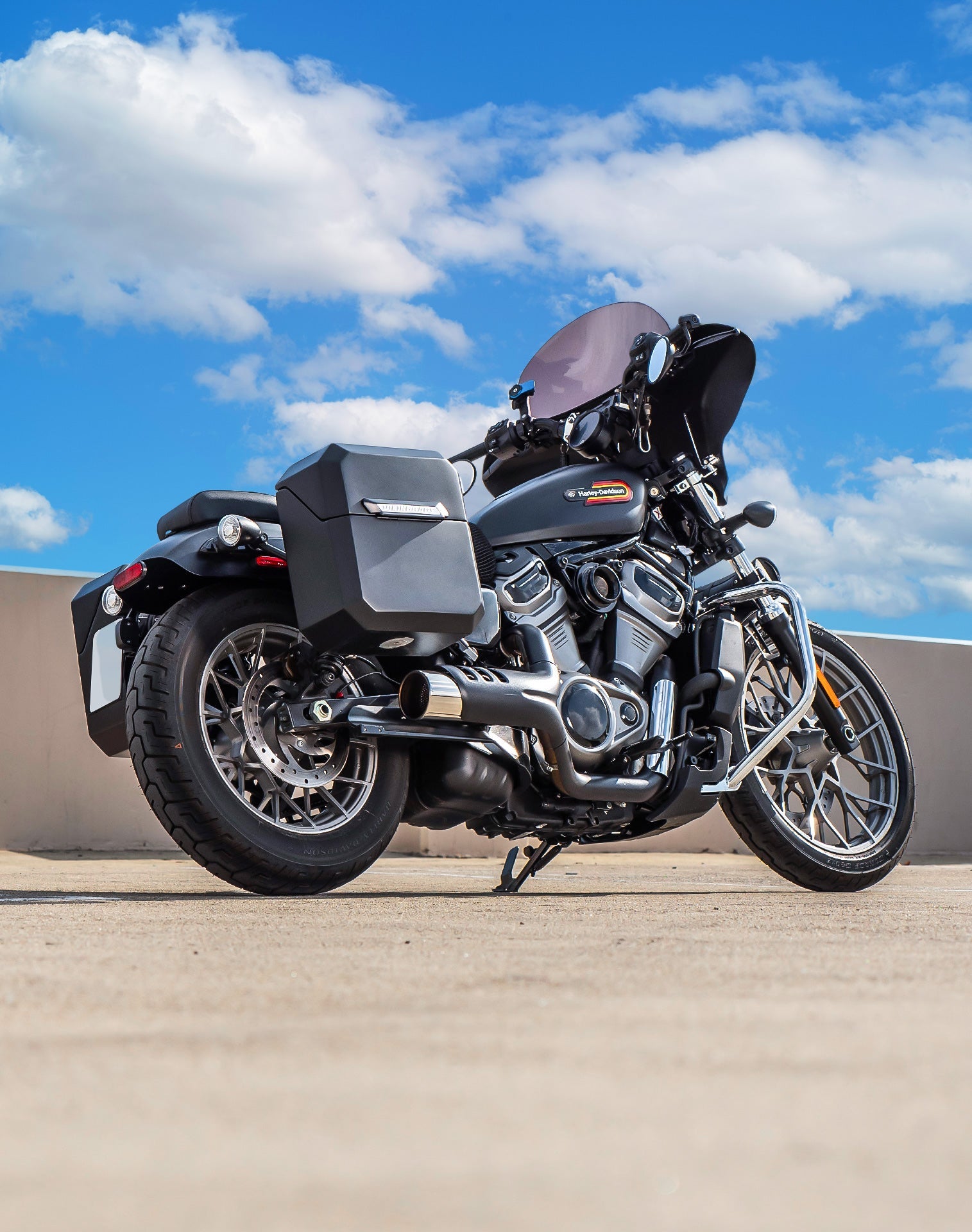 15L - Outlaw Quick Mount Medium Harley Sportster Nightster RH975/S Matte Solo Alforja (Right Only)