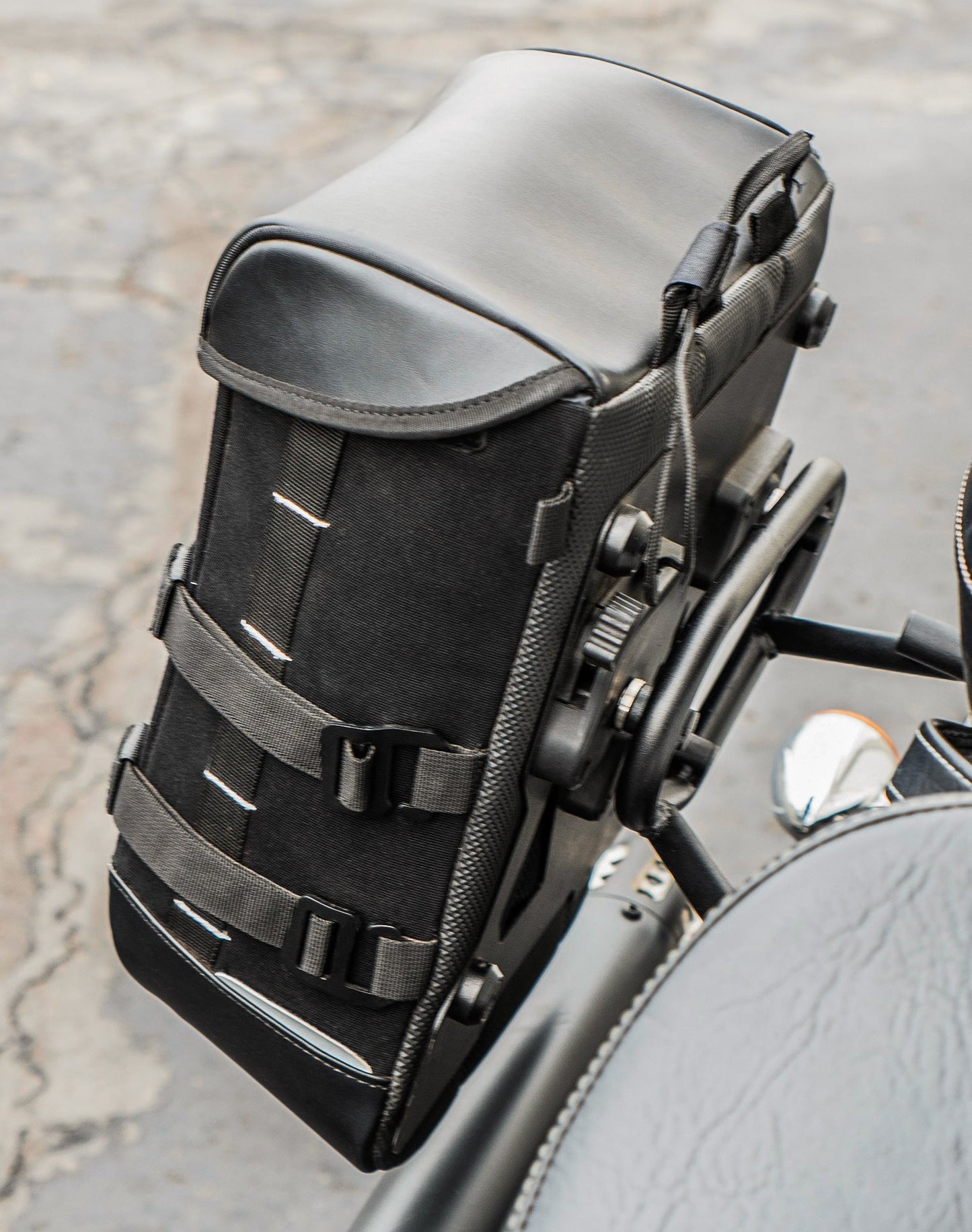 15L - Incognito Quick Mount Medium Indian Scout Sixty Solo Alforja (Right Only)