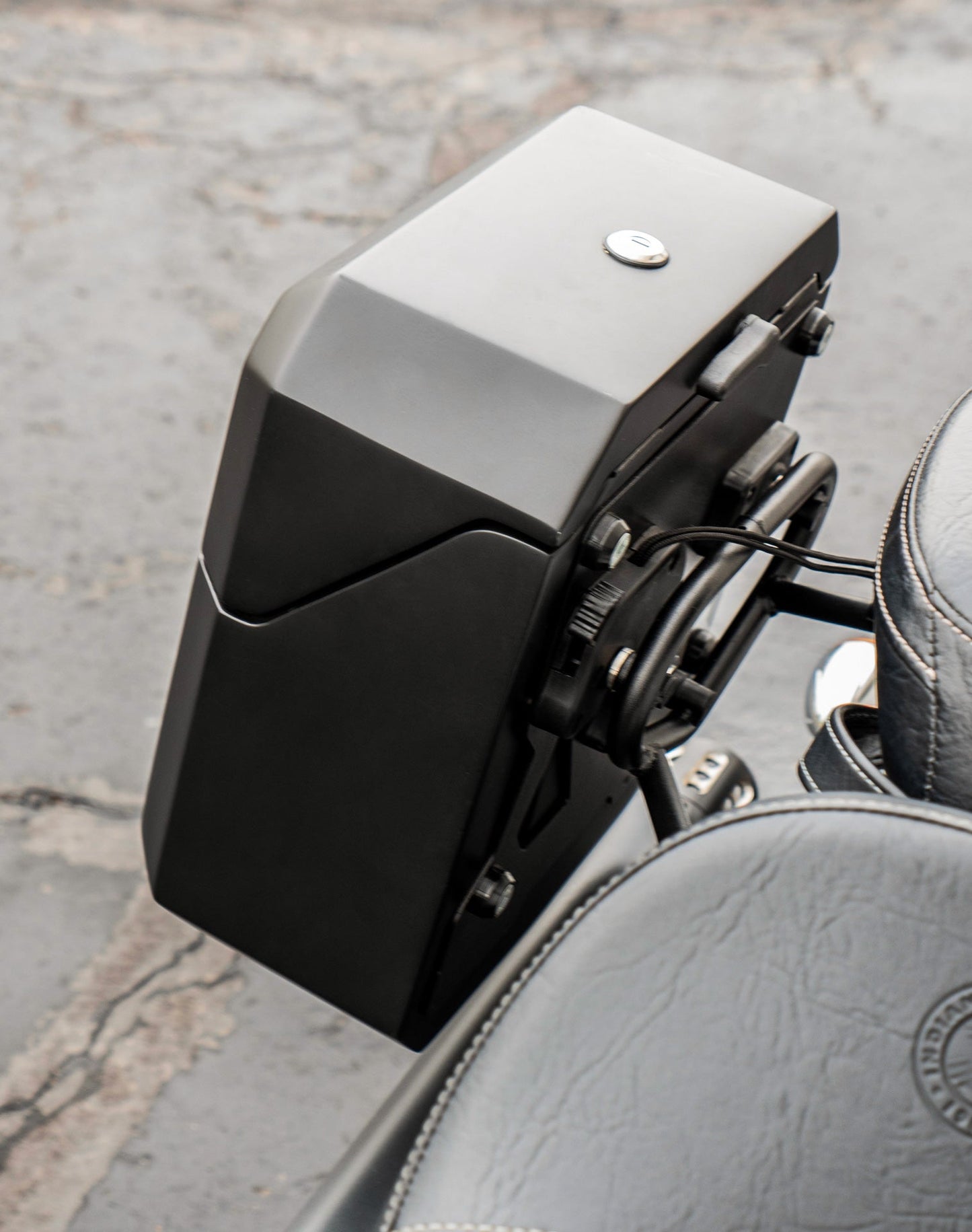 15L - Outlaw Quick Mount Medium Indian Scout Sixty Matte Hard Solo Alforja (Right Only)