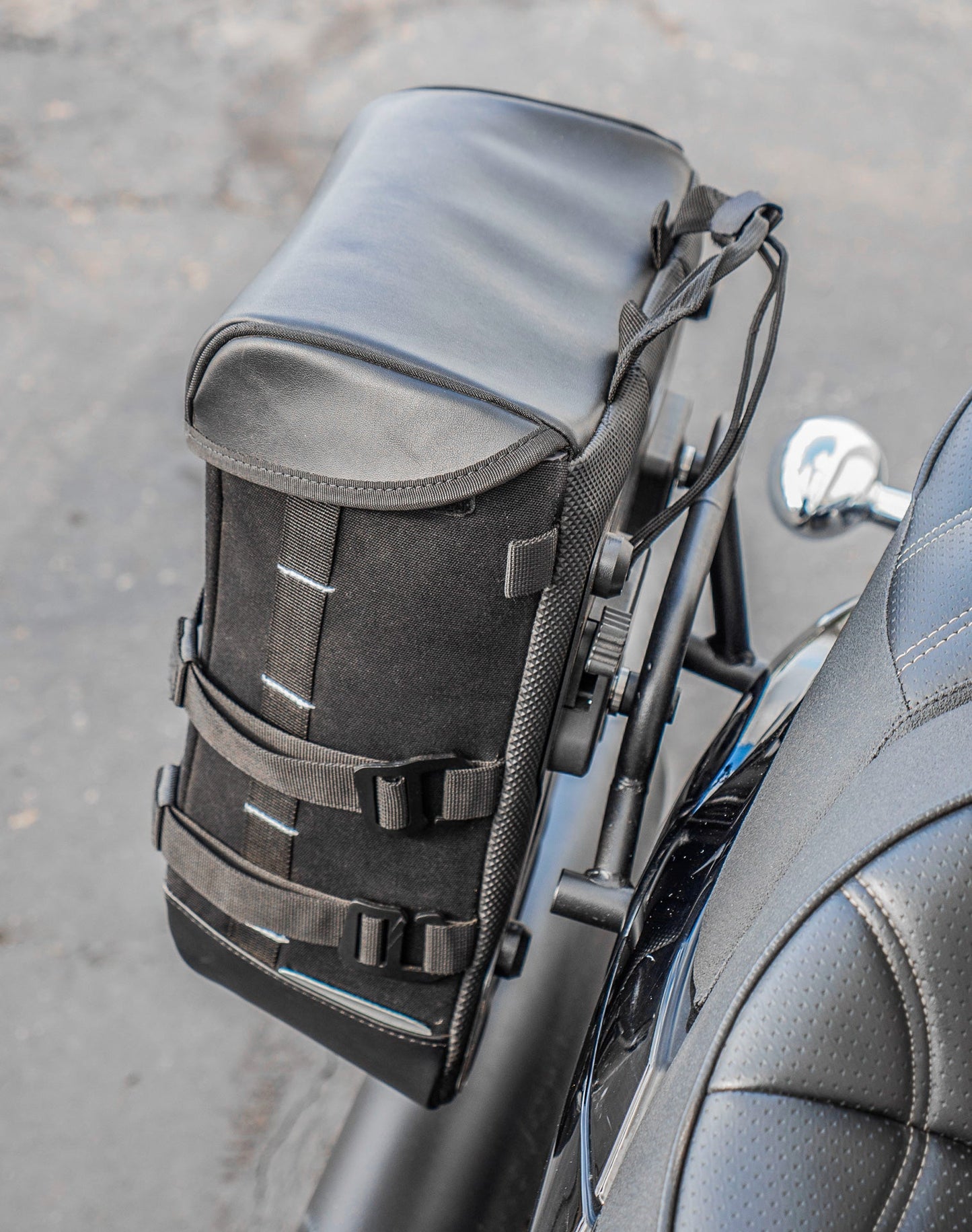 15L - Incognito Quick Mount Medium Suzuki Boulevard M109R/VZR1800 Solo Alforja (Right Only)