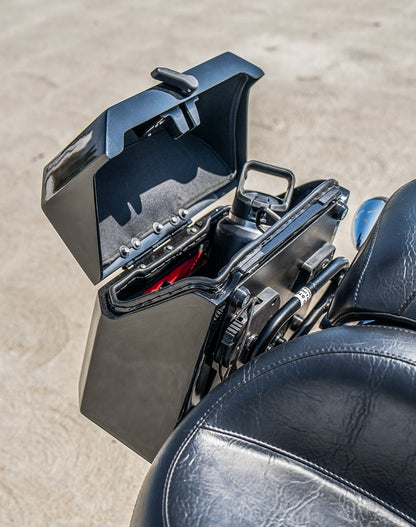 15L - Outlaw Quick Mount Medium Indian Scout Painted Hard Solo Alforja (Right Only)