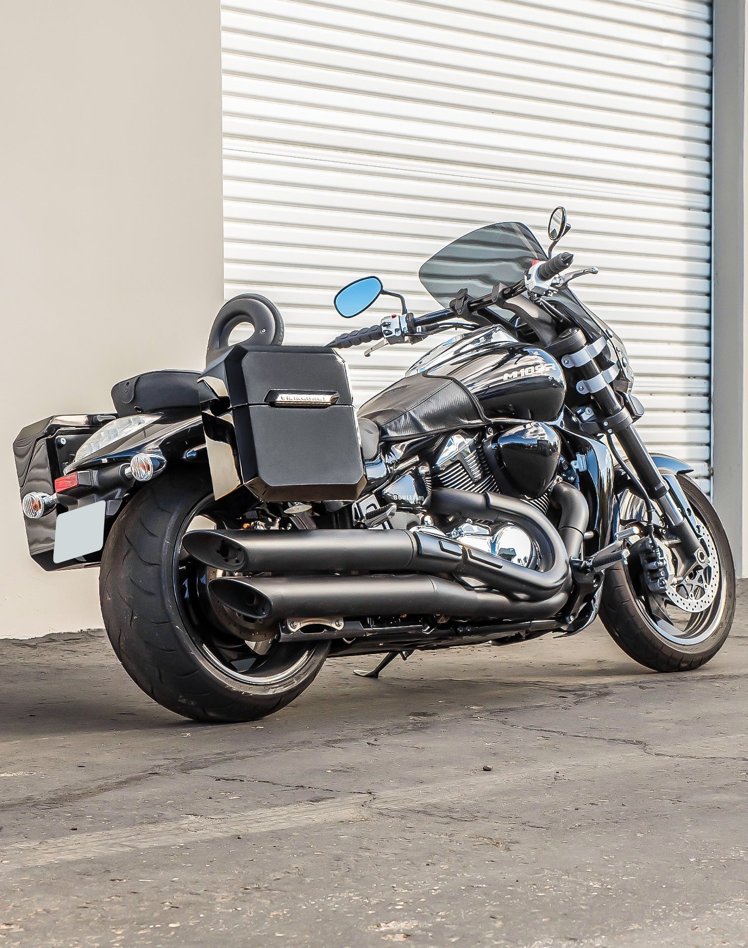 15L - Outlaw Quick Mount Medium Suzuki Boulevard M109R/VZR1800 Painted Hard Solo Alforja (Right Only)