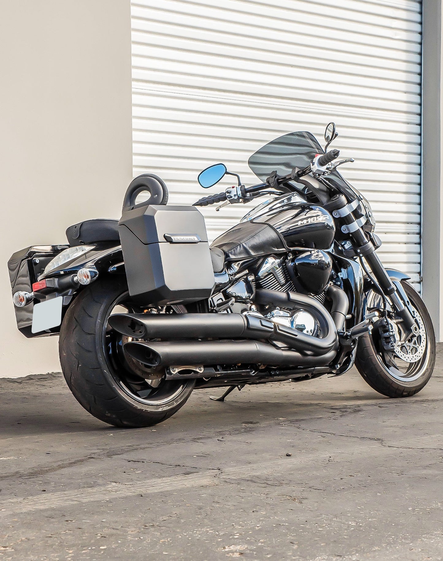 15L - Outlaw Quick Mount Medium Suzuki Boulevard M109R/VZR1800 Matte Hard Solo Alforja (Right Only)