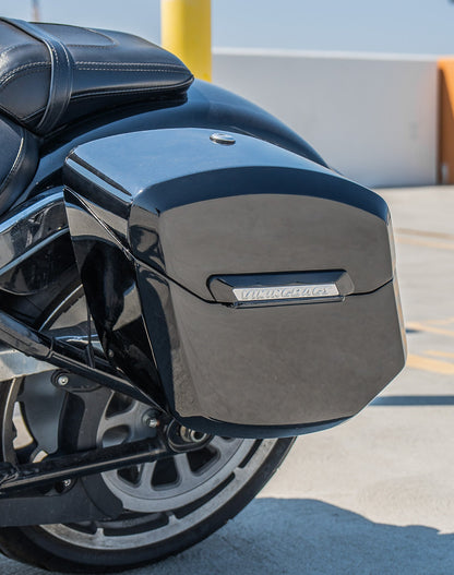 12L - Ironclad Quick Mount Medium Harley Softail Fat Boy FLFB/S Painted Hard Solo Alforja (Left Only)