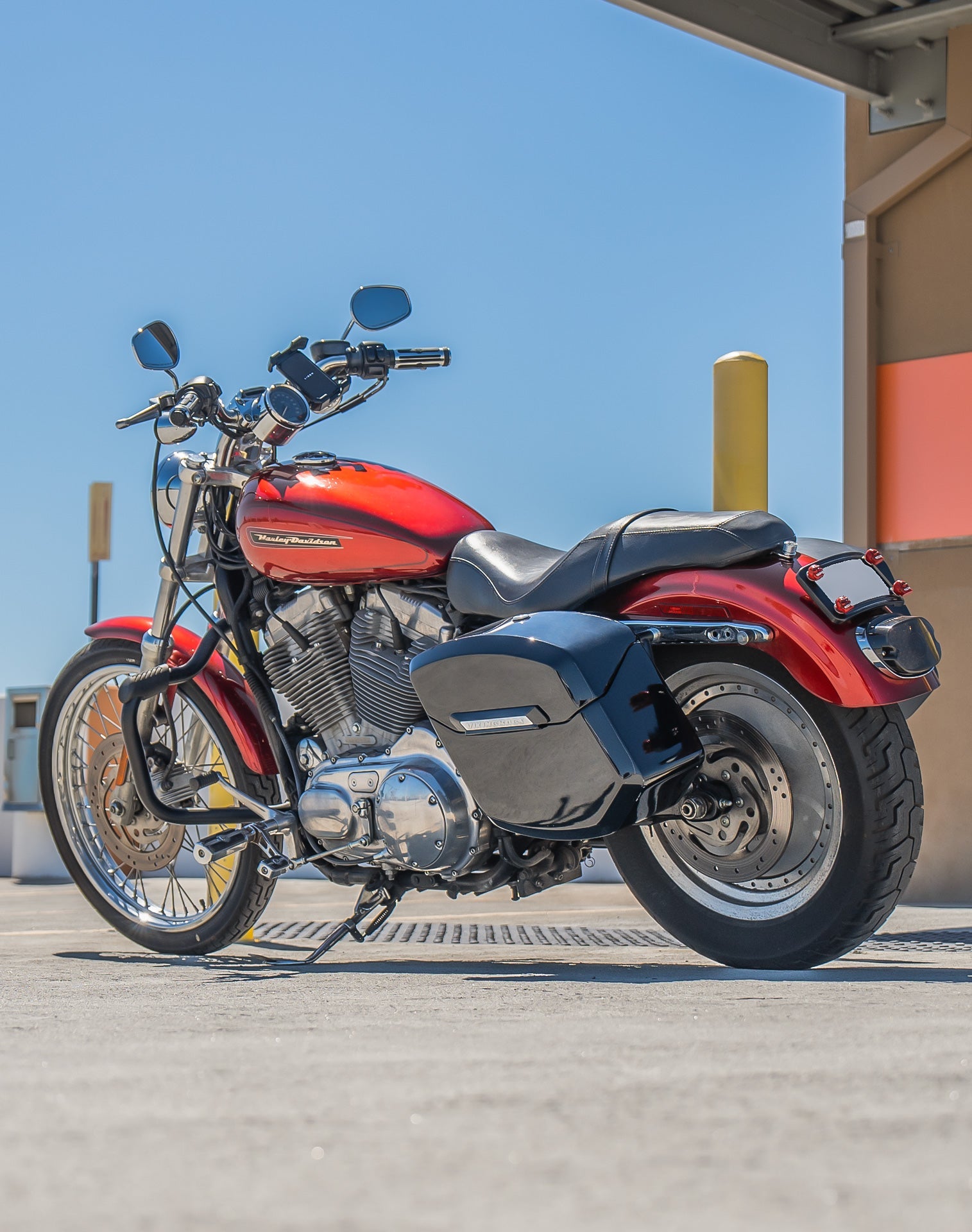 12L - Ironclad Quick Mount Medium Harley Sportster 883 Custom XL883C Painted Hard Solo Alforja (Left Only)