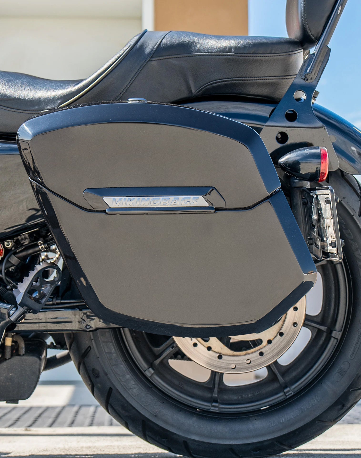 12L - Ironclad Quick Mount Medium Harley Sportster Iron 1200 XL1200NS Painted Hard Solo Alforja (Left Only)
