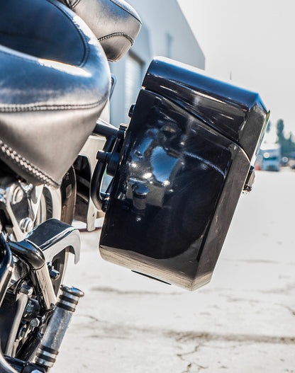 12L - Ironclad Quick Mount Medium Harley Softail Fat Boy Lo FLSTFB Painted Hard Solo Alforja (Left Only)