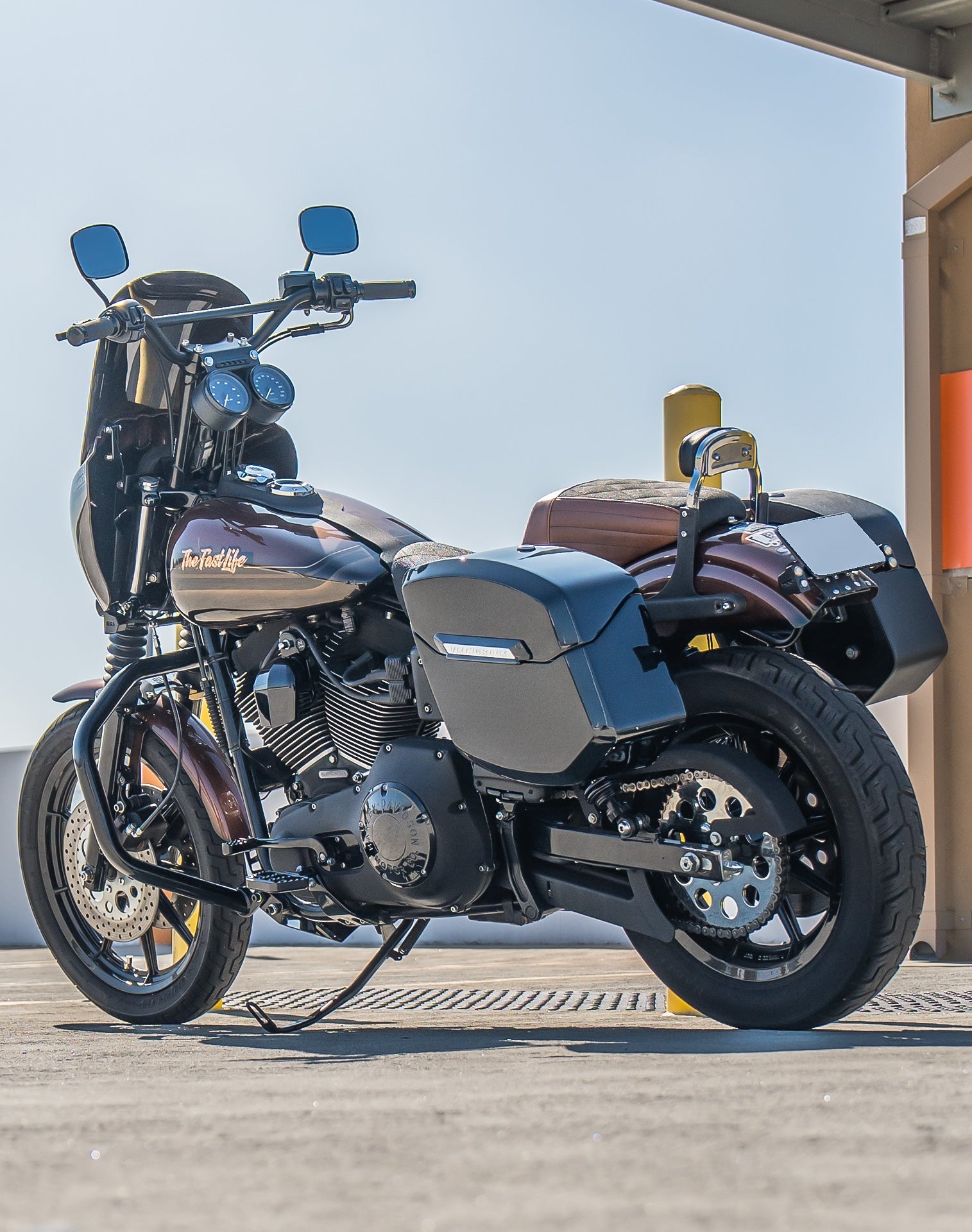 12L - Ironclad Quick Mount Medium Harley Dyna Super Glide Custom FXDC/I Painted Hard Solo Alforja (Left Only)