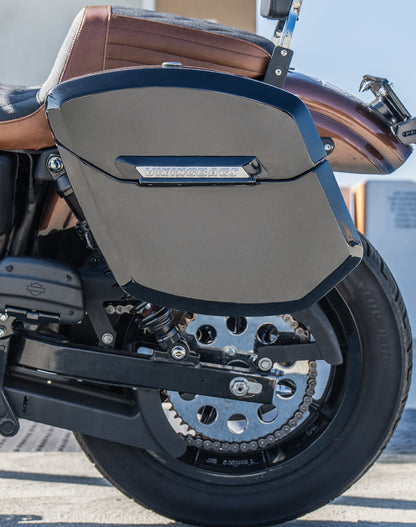 12L - Ironclad Quick Mount Medium Harley Dyna Super Glide Custom FXDC/I Painted Hard Solo Alforja (Left Only)