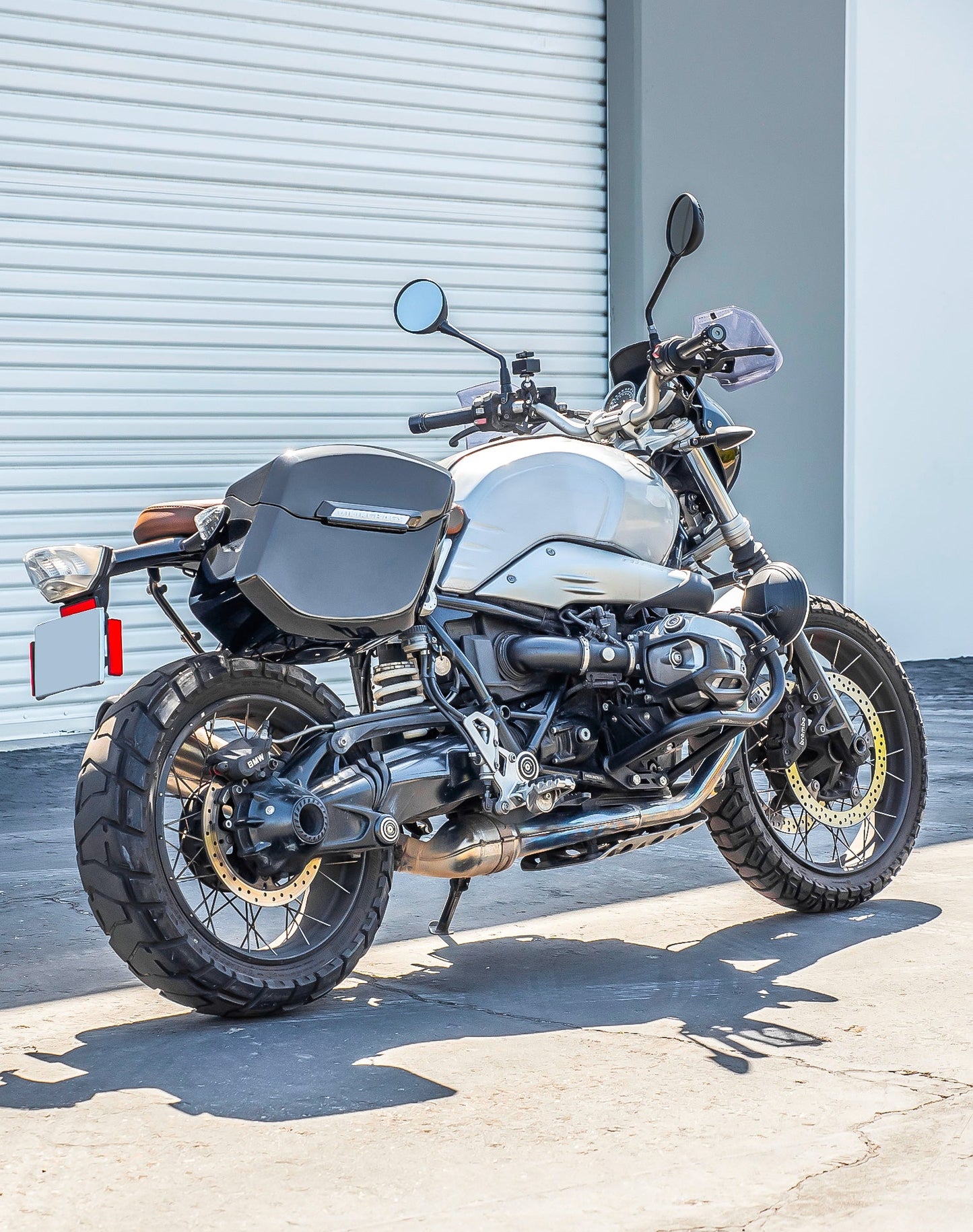 12L - Ironclad Quick Mount Medium BMW R nineT Painted Hard Solo Alforja (Right Only)