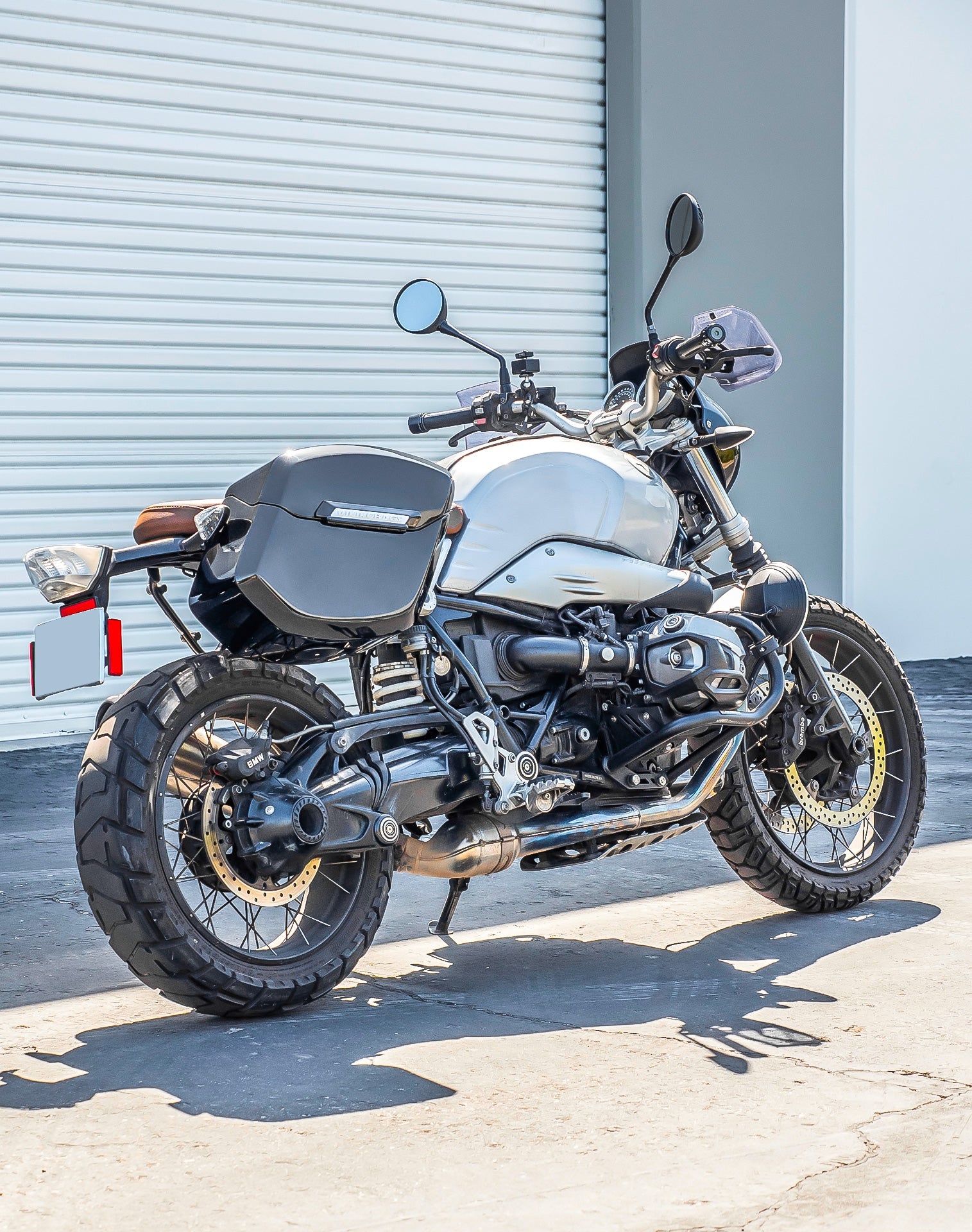 12L - Ironclad Quick Mount Medium BMW R nineT Painted Hard Solo Alforja (Right Only)