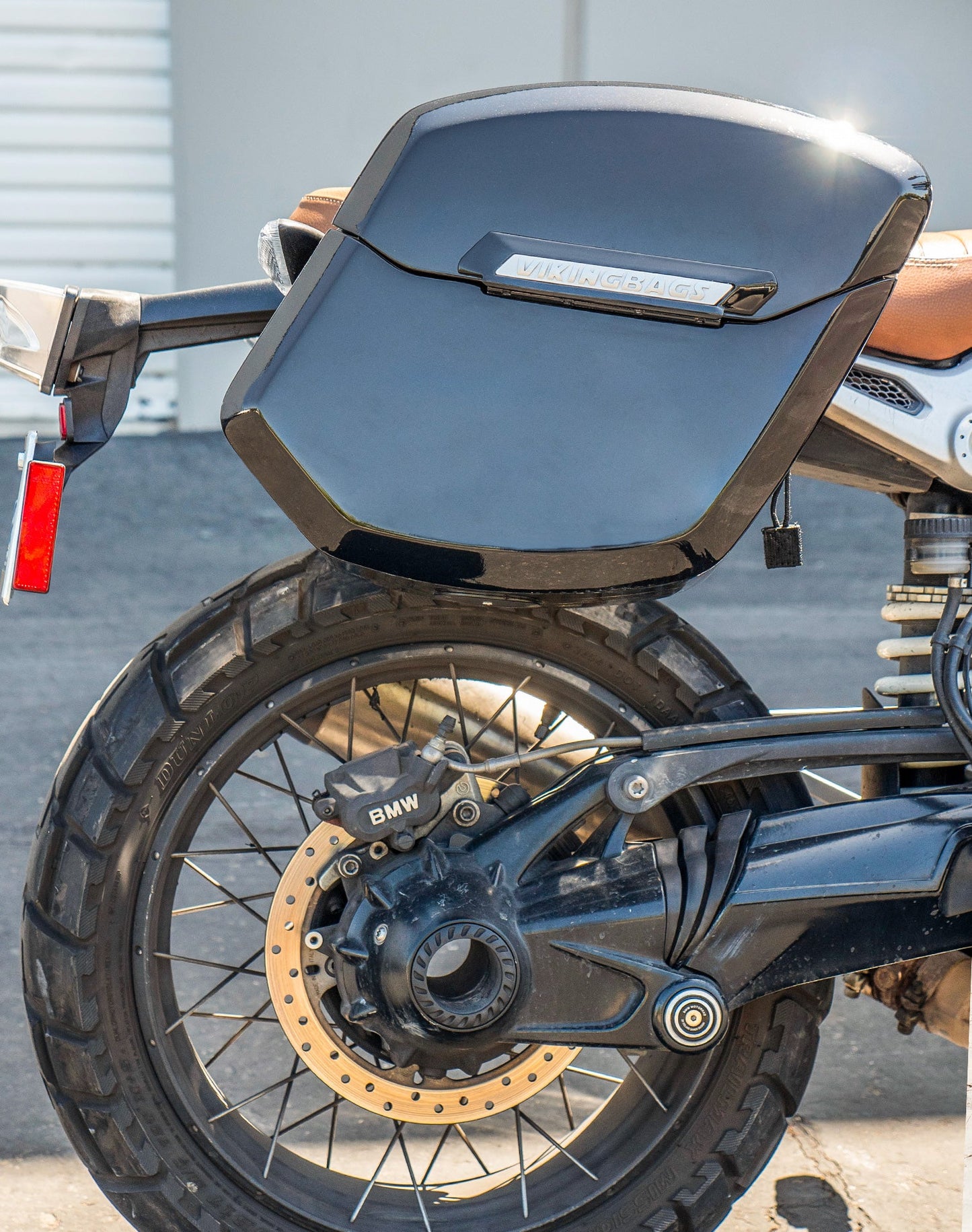 12L - Ironclad Quick Mount Medium BMW R nineT Painted Hard Solo Alforja (Right Only)