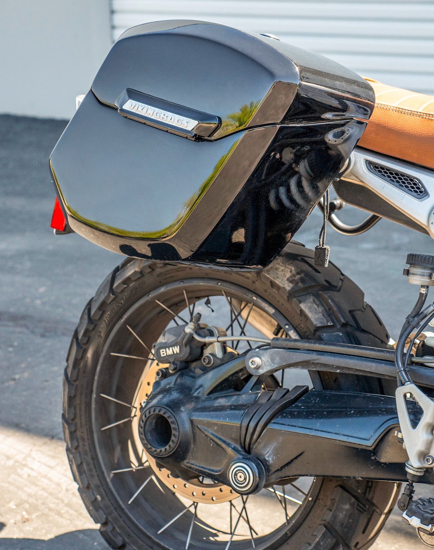 12L - Ironclad Quick Mount Medium BMW R nineT Painted Hard Solo Alforja (Right Only)