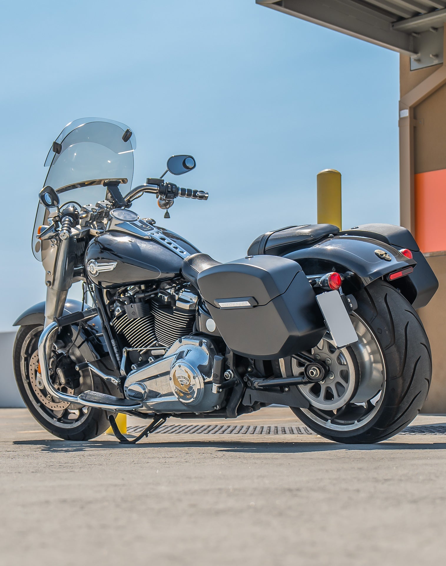 12L - Ironclad Quick Mount Medium Harley Softail Fat Boy FLFB/S Matte Hard Solo Alforja (Left Only)