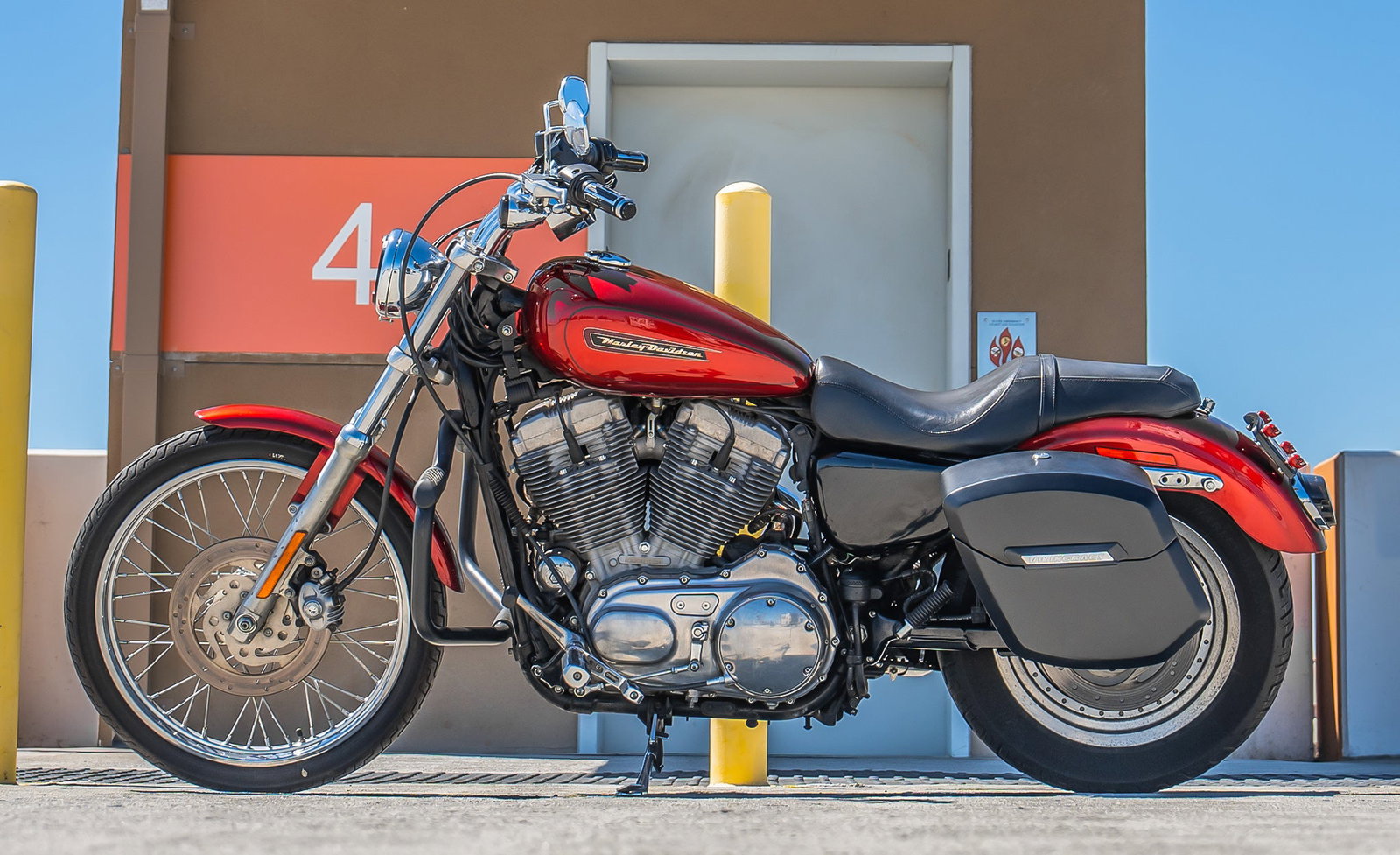 12L - Ironclad Quick Mount Medium Harley Sportster 883 Custom XL883C Matte Hard Solo Alforja (Left Only)