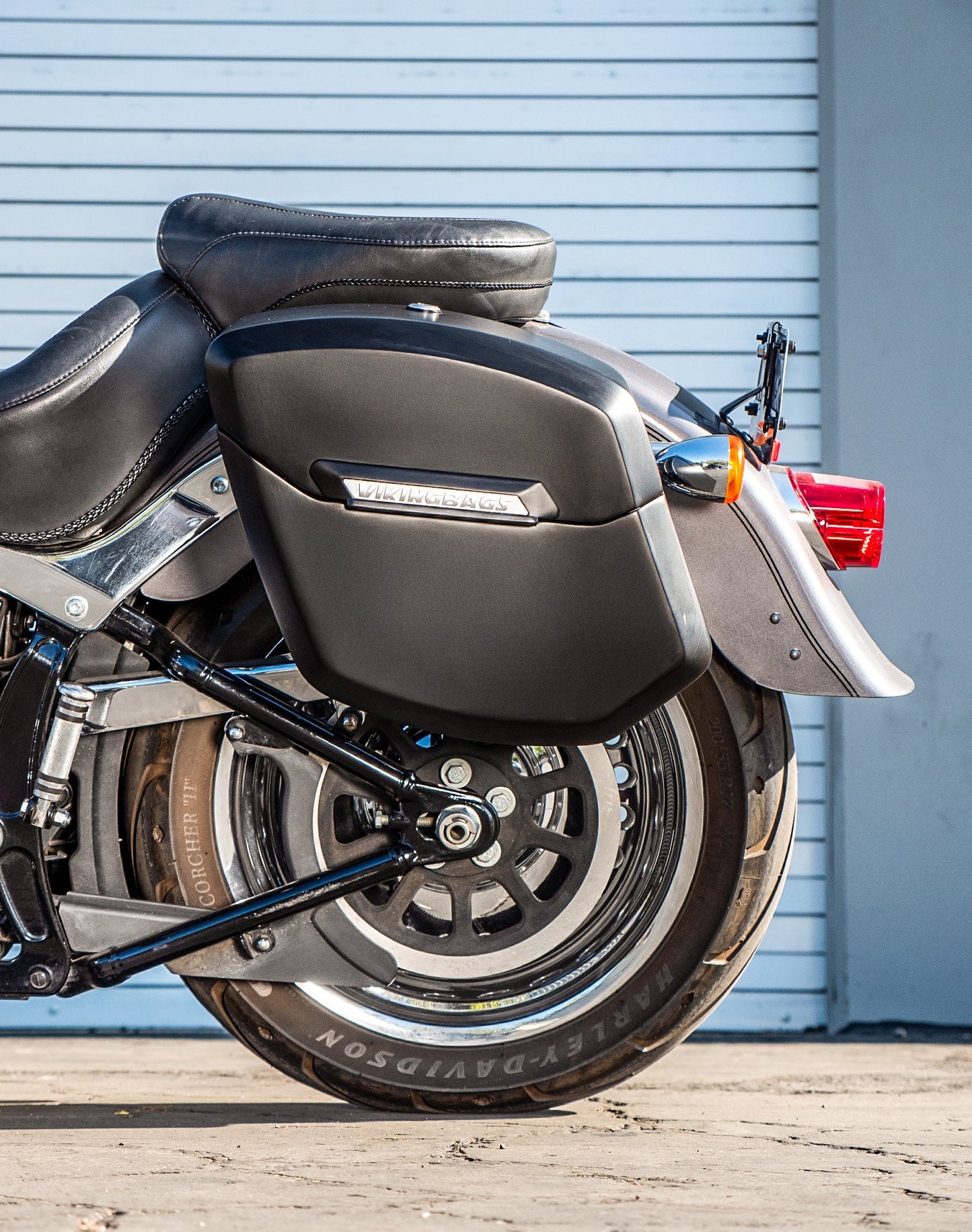 12L - Ironclad Quick Mount Medium Harley Softail Fat Boy Lo FLSTFB Matte Hard Solo Alforja (Left Only)