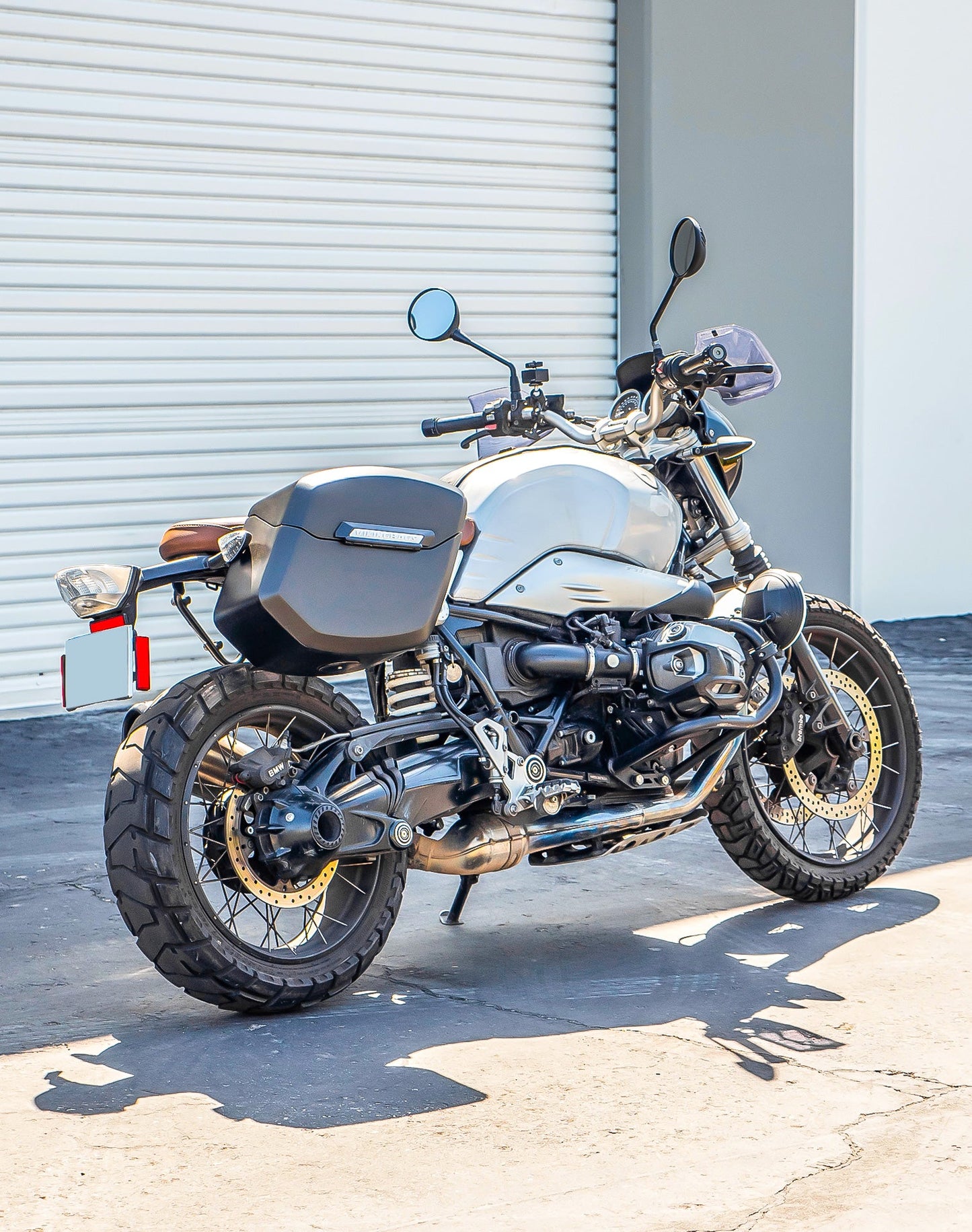 12L - Ironclad Quick Mount Medium BMW R nineT Matte Hard Solo Alforja (Right Only)