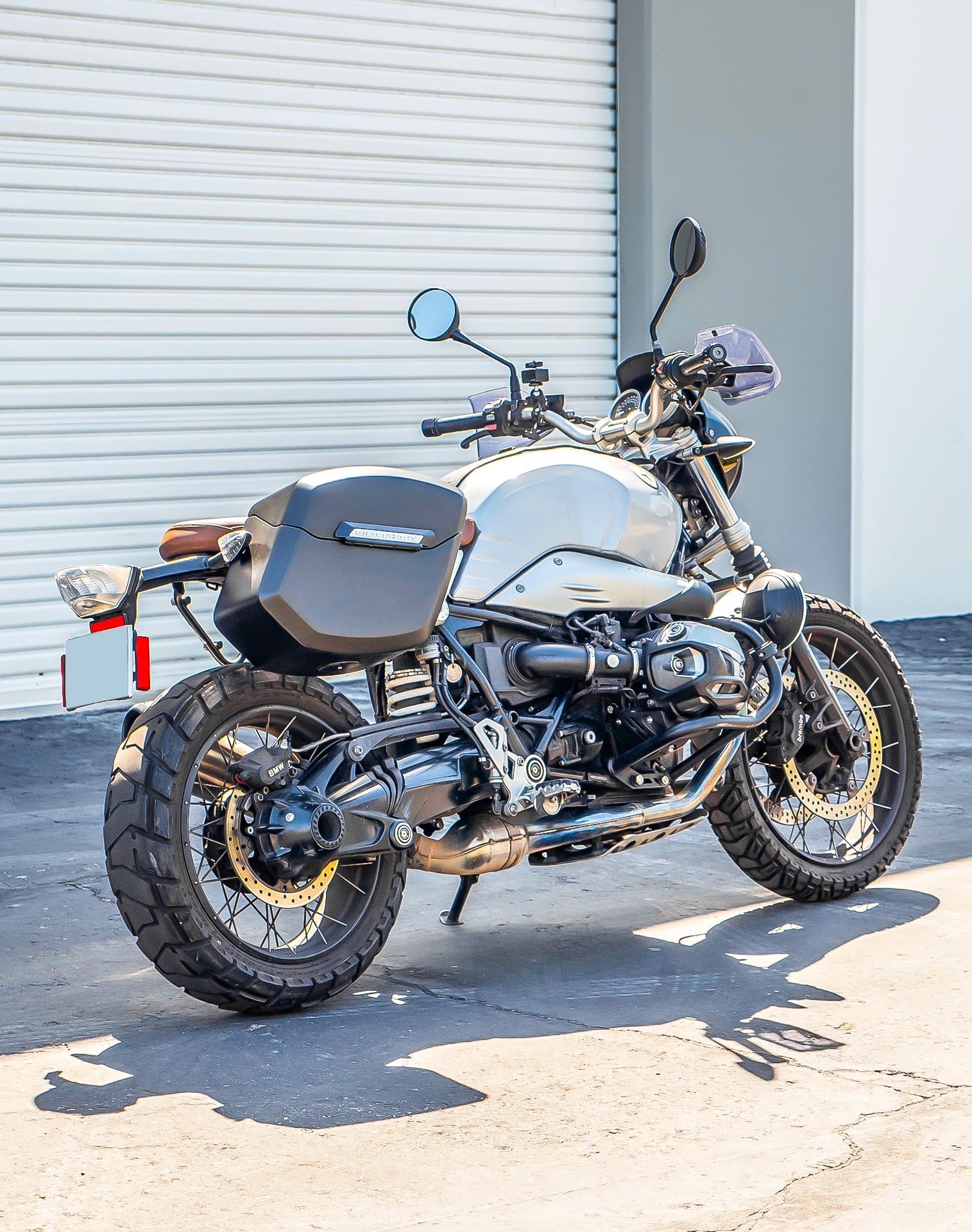 12L - Ironclad Quick Mount Medium BMW R nineT Matte Hard Solo Alforja (Right Only)