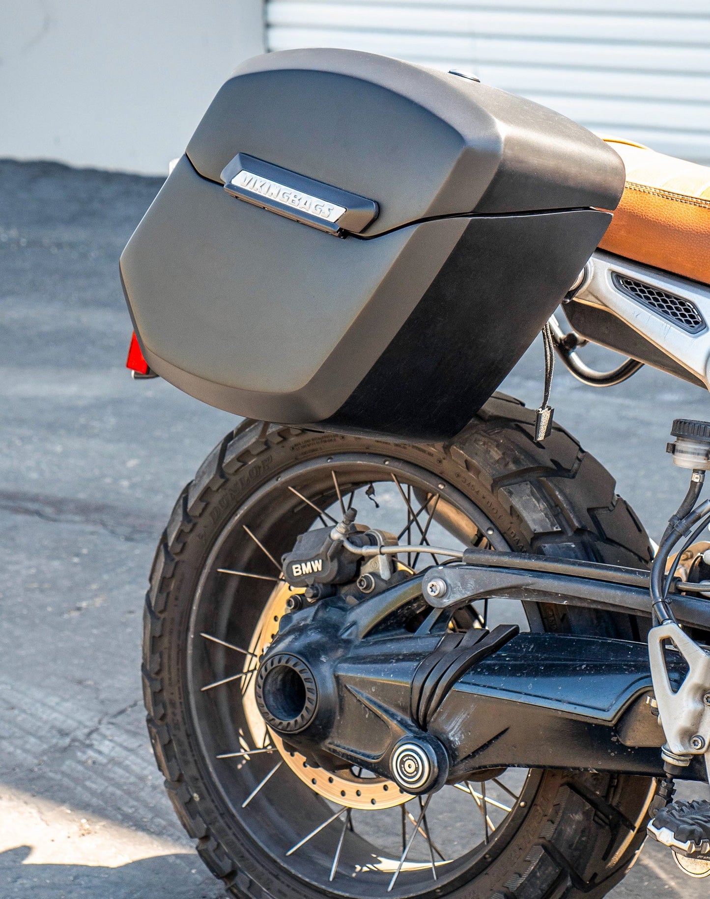 12L - Ironclad Quick Mount Medium BMW R nineT Matte Hard Solo Alforja (Right Only)
