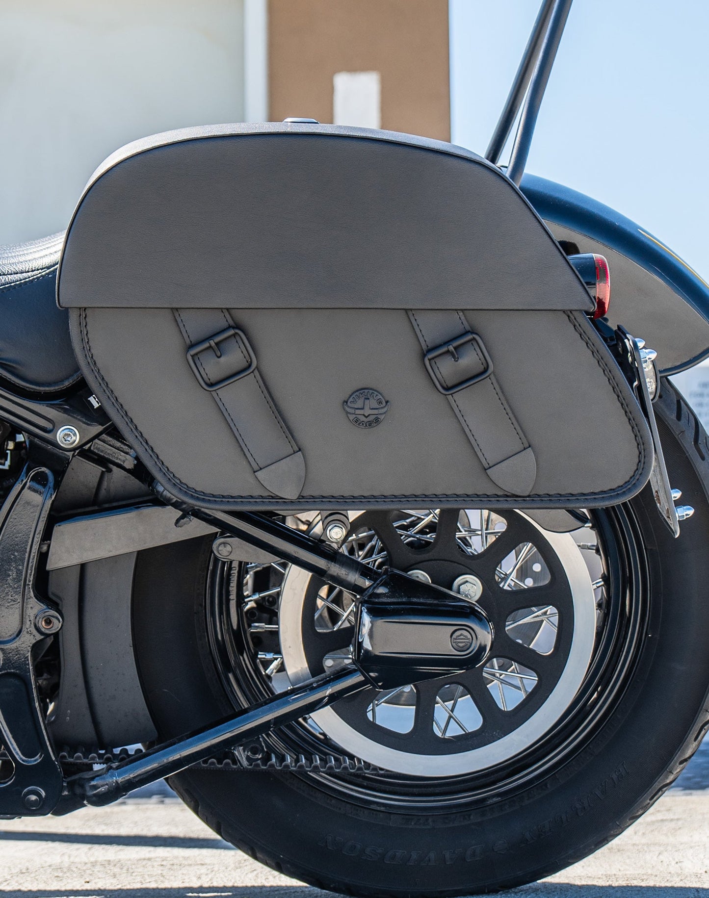28L - Baelor Quick-Mount Medium Harley Softail Slim FLS Motocicleta Alforjas