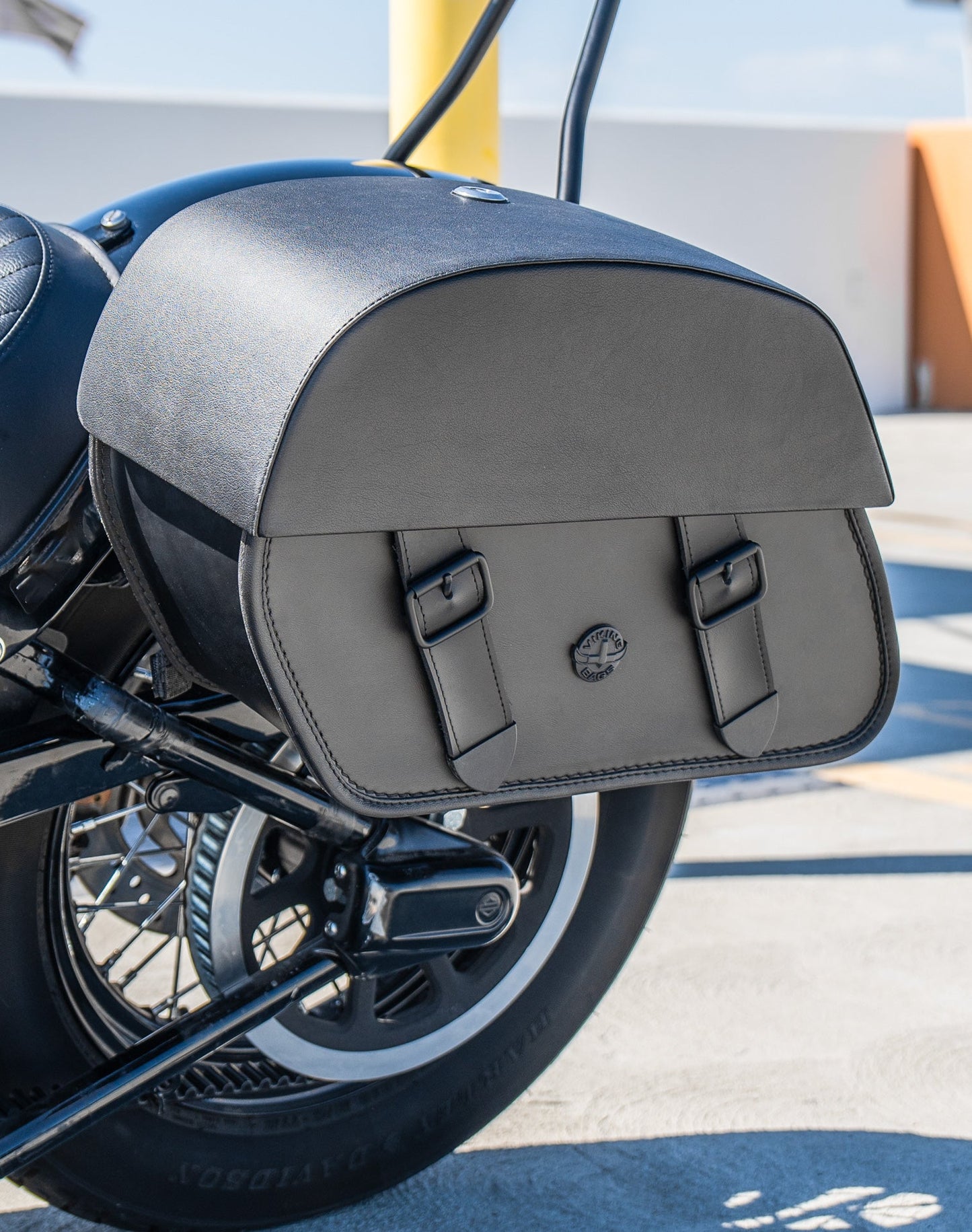 28L - Baelor Quick-Mount Medium Harley Softail Slim FLS Motocicleta Alforjas